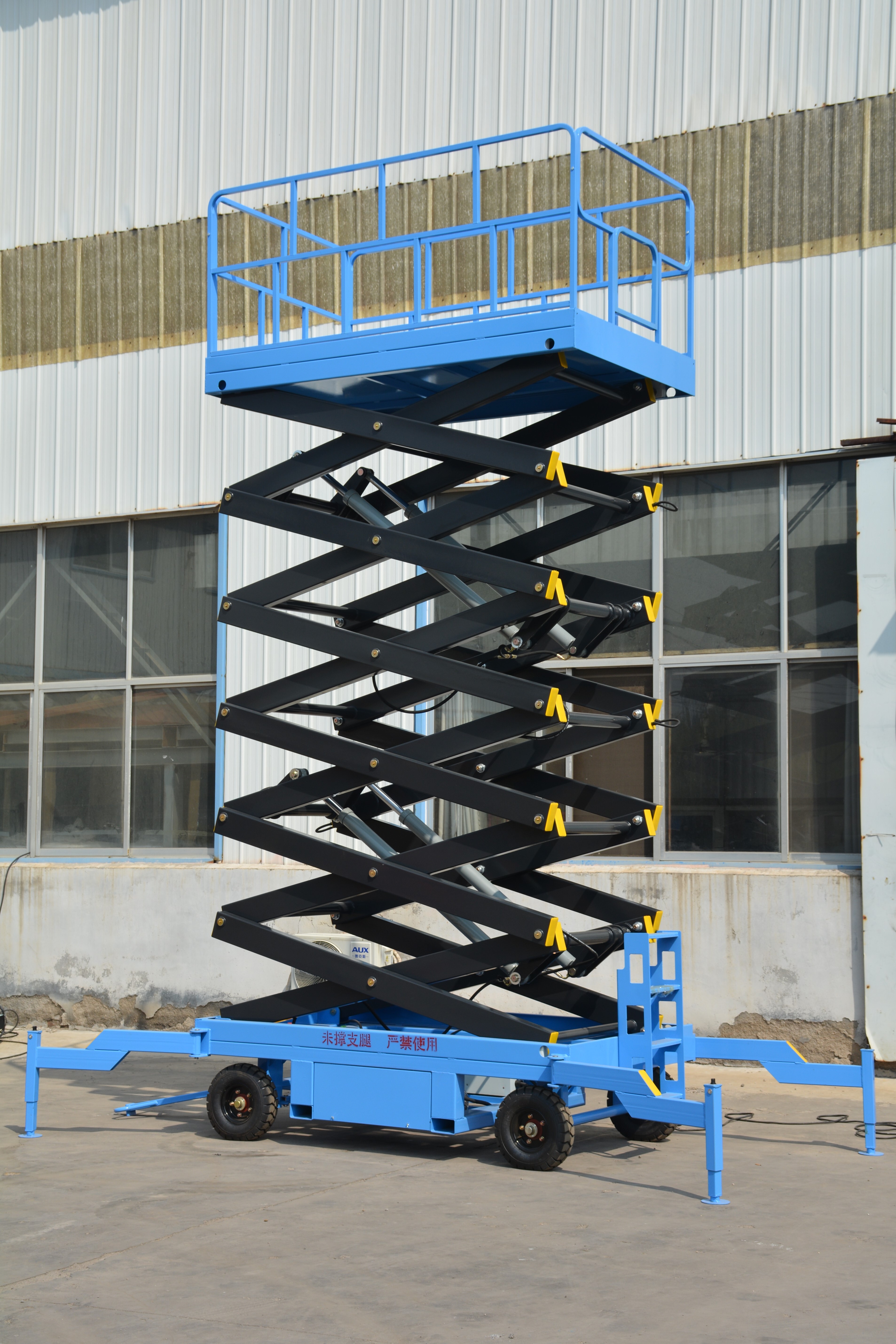 14M Work Mobile Scissor Lift , Manual QYCY1.0-12