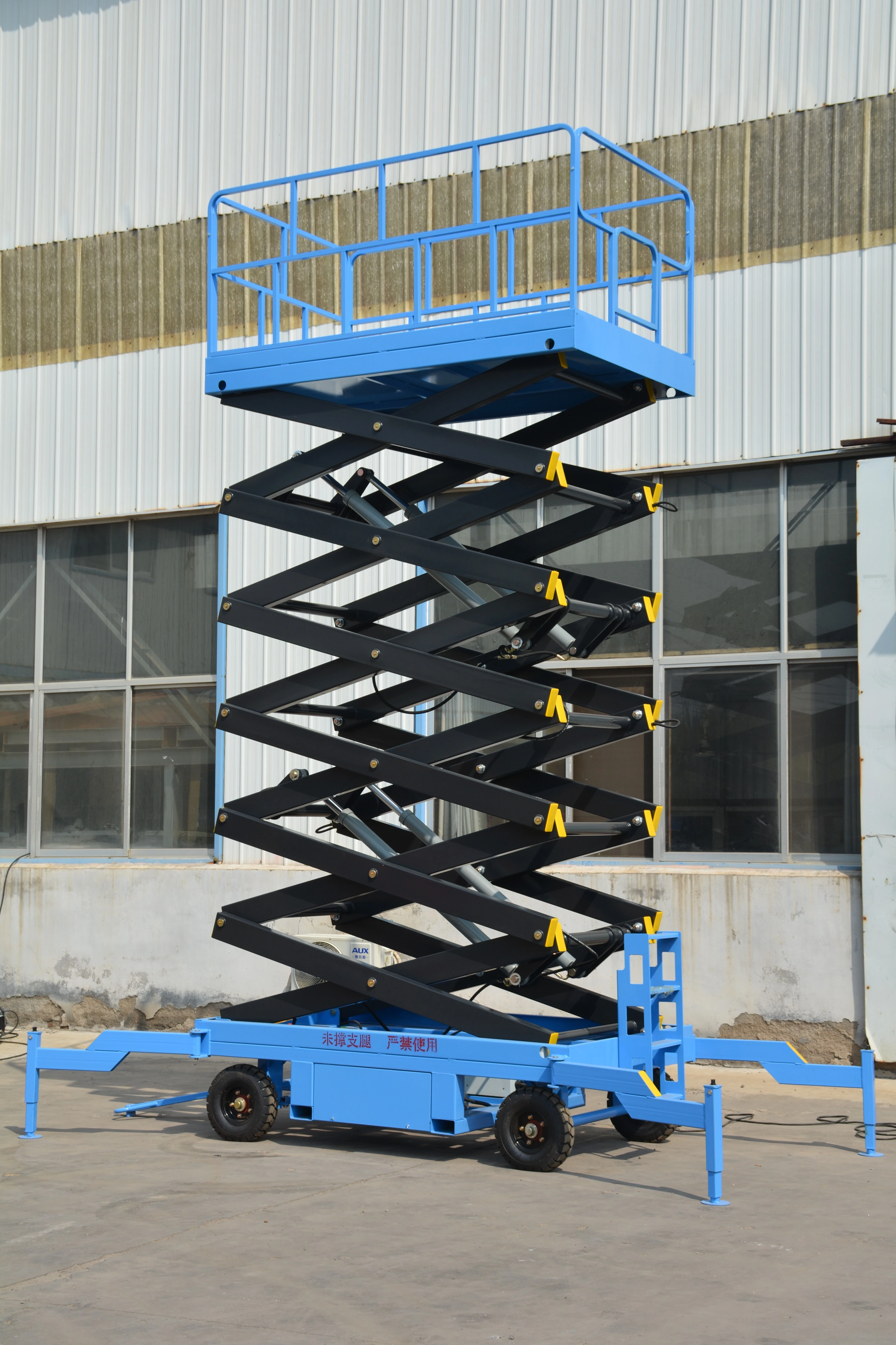14M Work Mobile Scissor Lift , Manual QYCY1.0-12