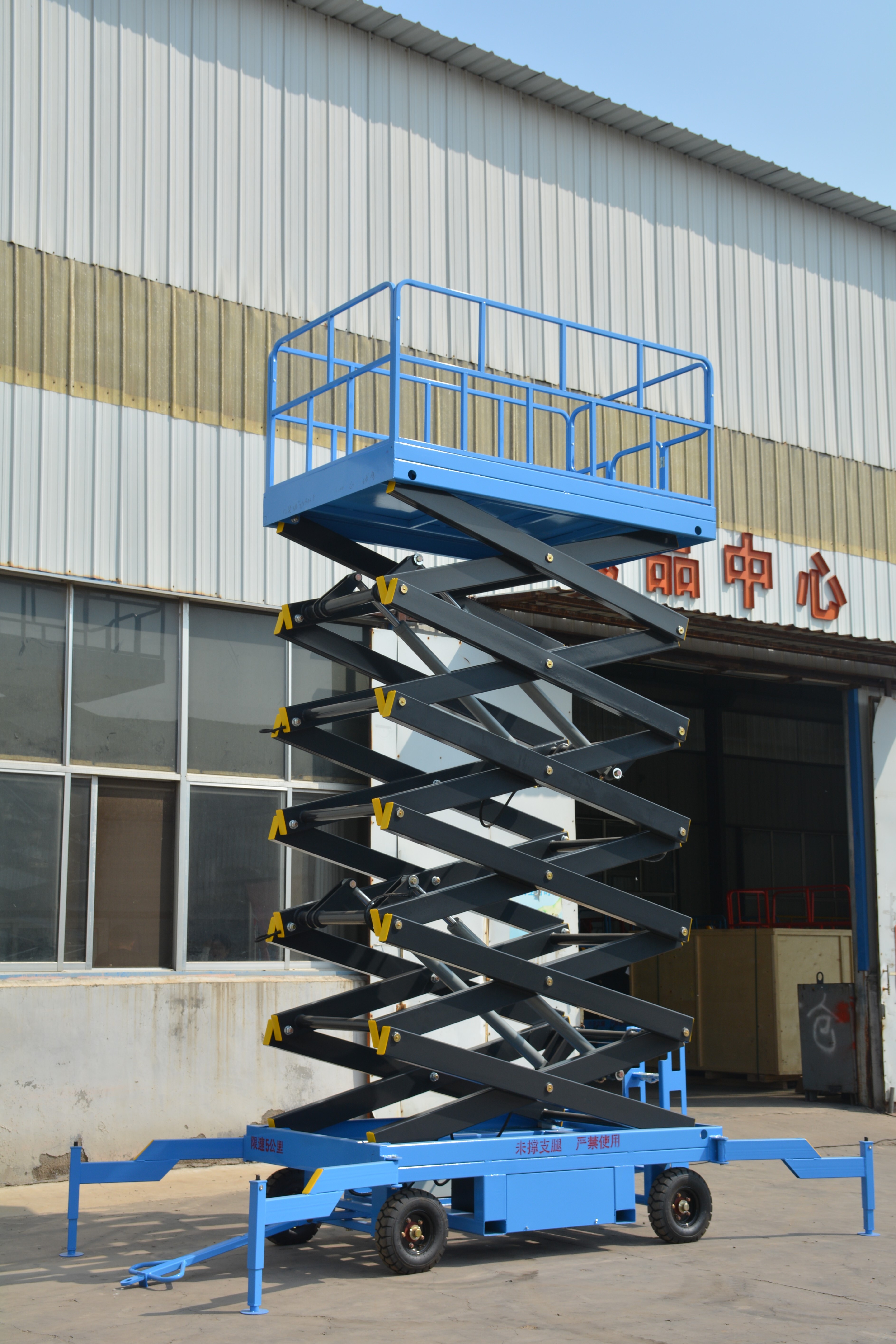 14M Work Mobile Scissor Lift , Manual QYCY1.0-12
