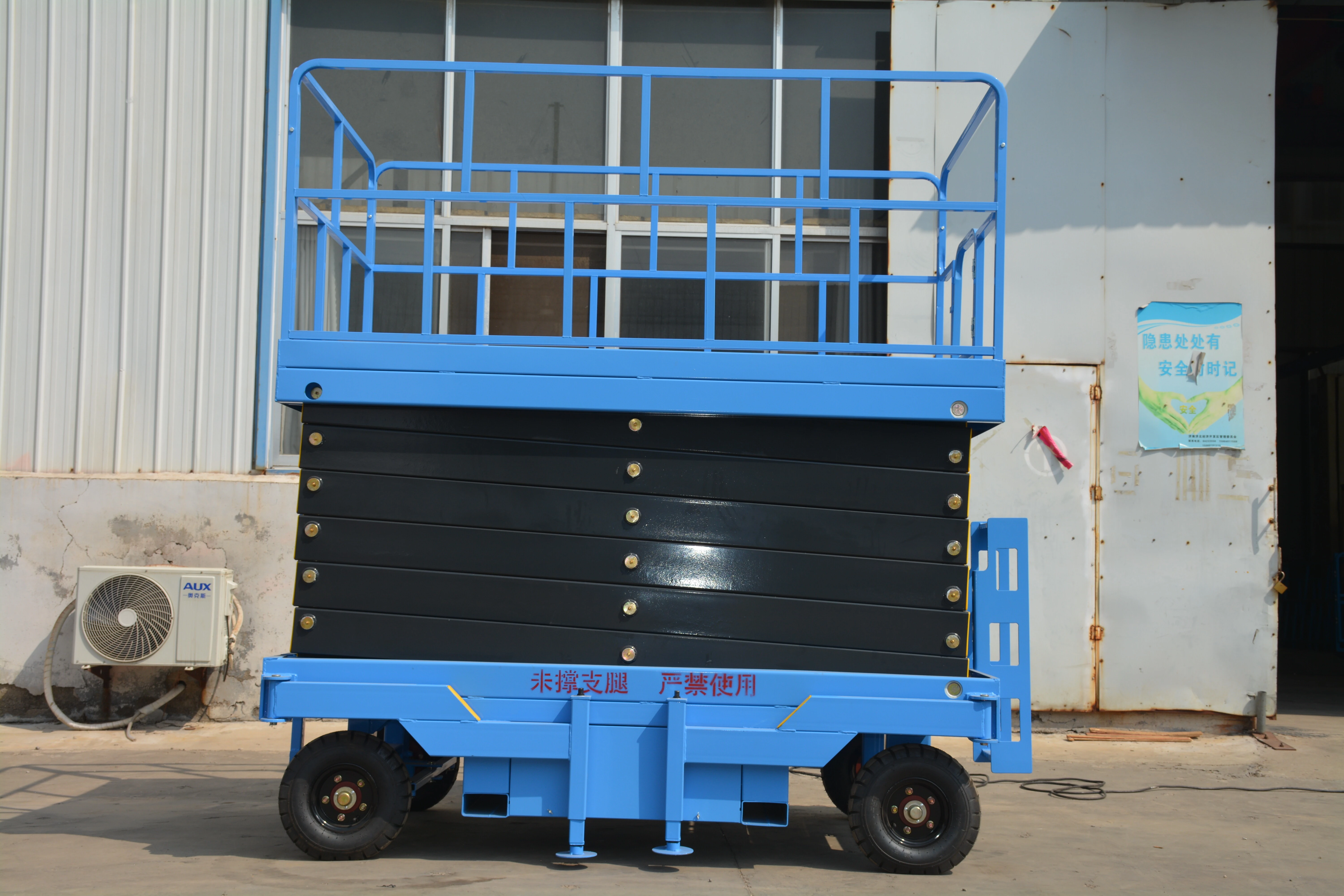 12M Work Mobile Scissor Lift , Manual QYCY0.3-11