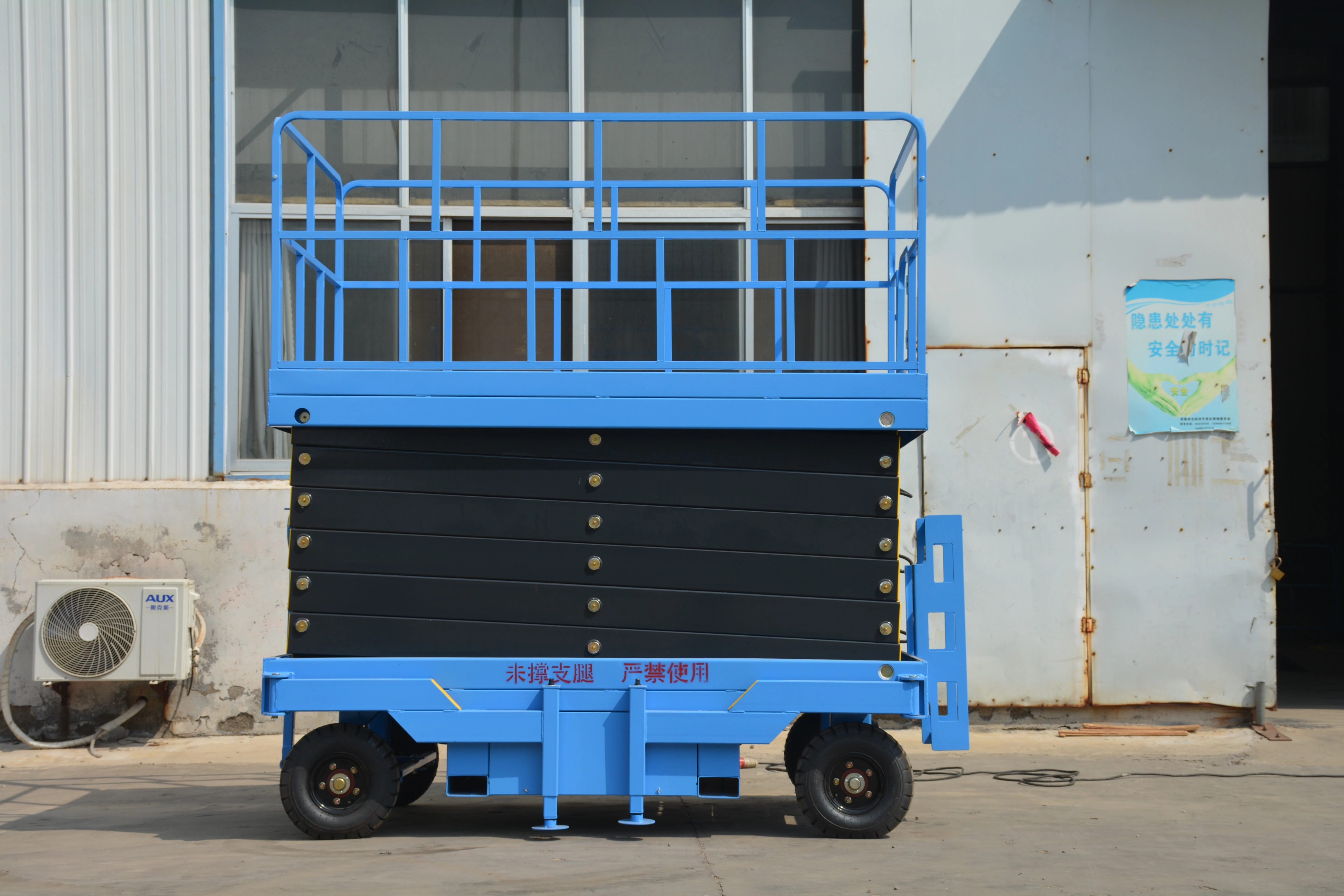 12M Work Mobile Scissor Lift , Manual QYCY0.3-11