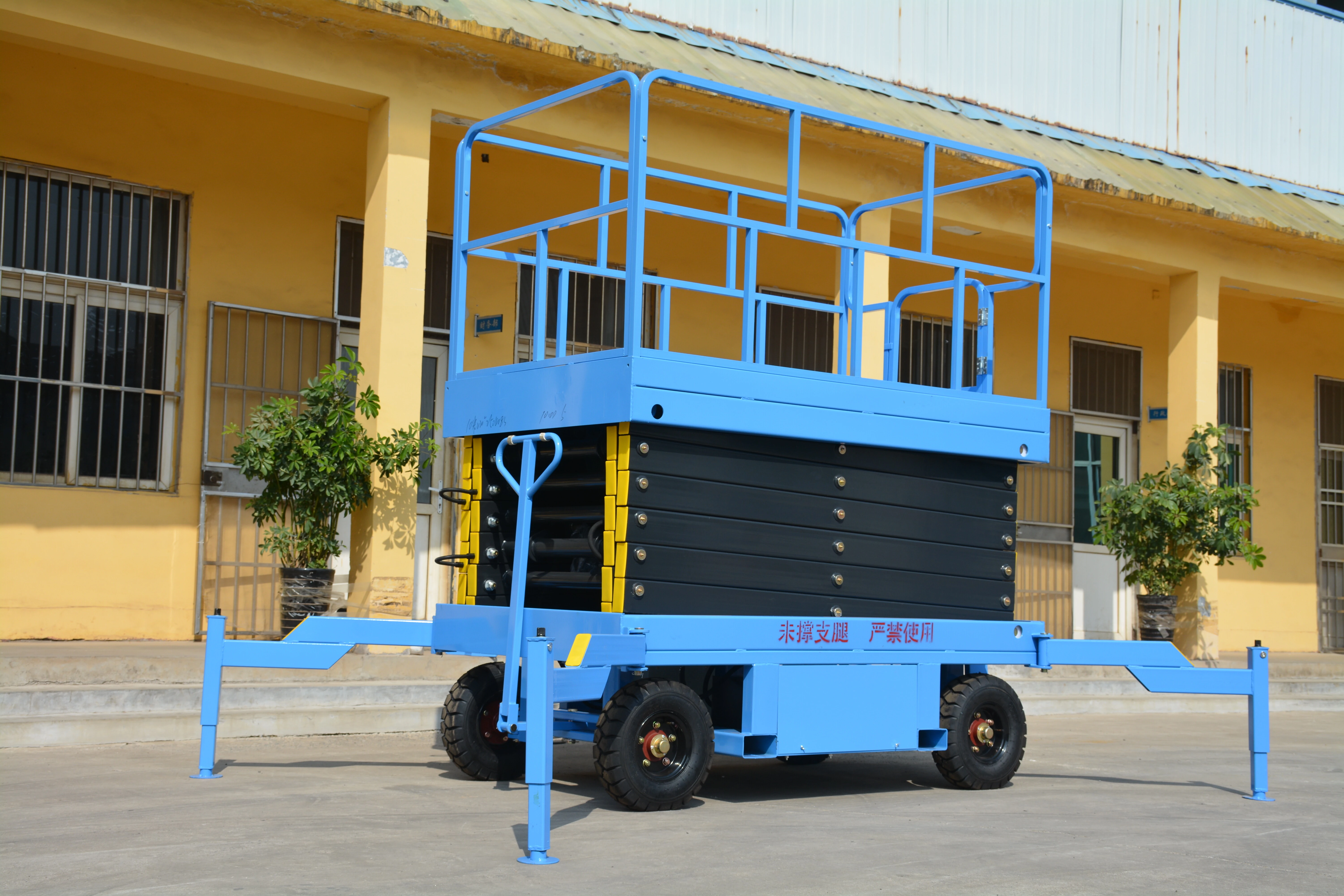 12M Work Mobile Scissor Lift , Manual QYCY1.5-10