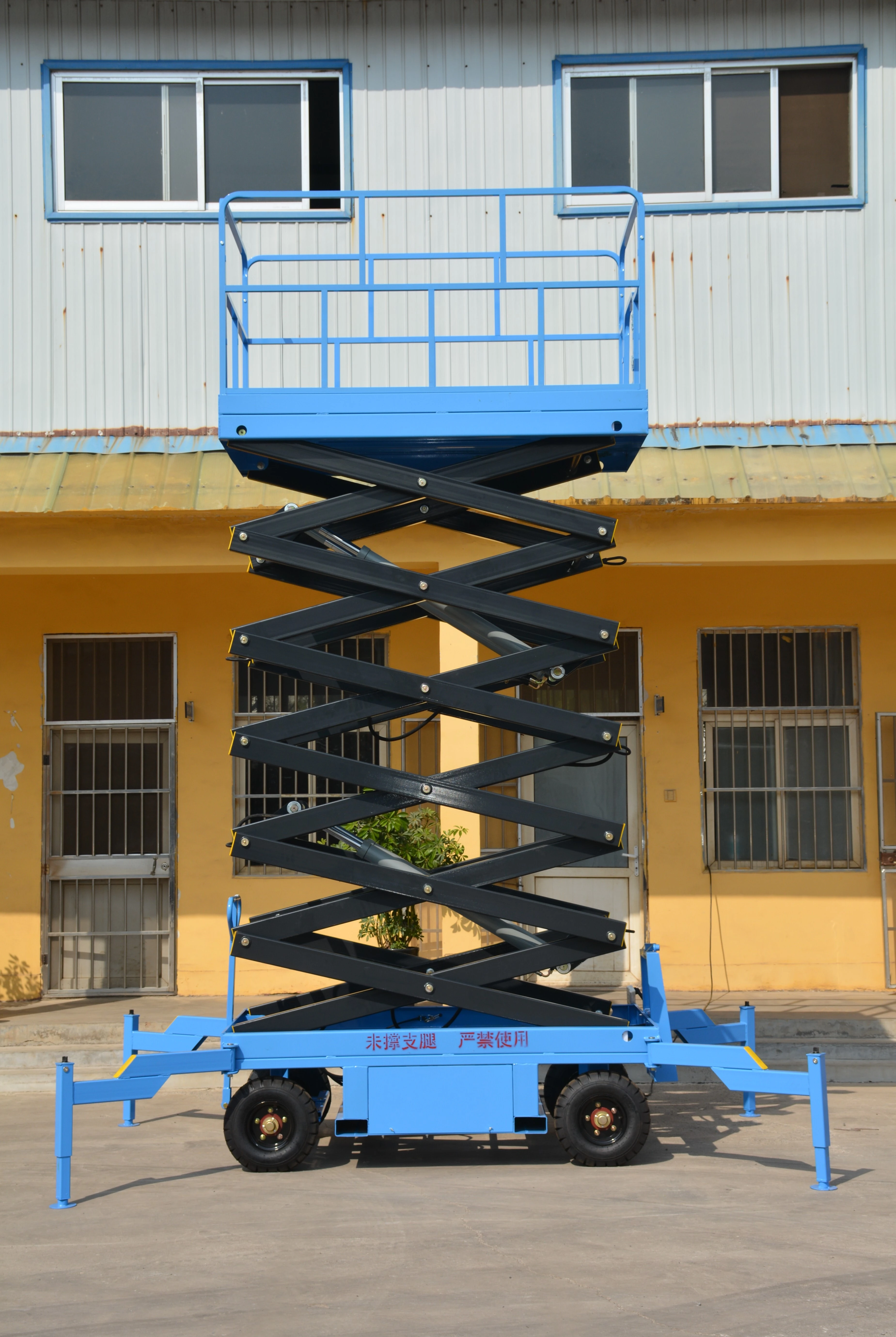 12M Work Mobile Scissor Lift , Manual QYCY1.5-10