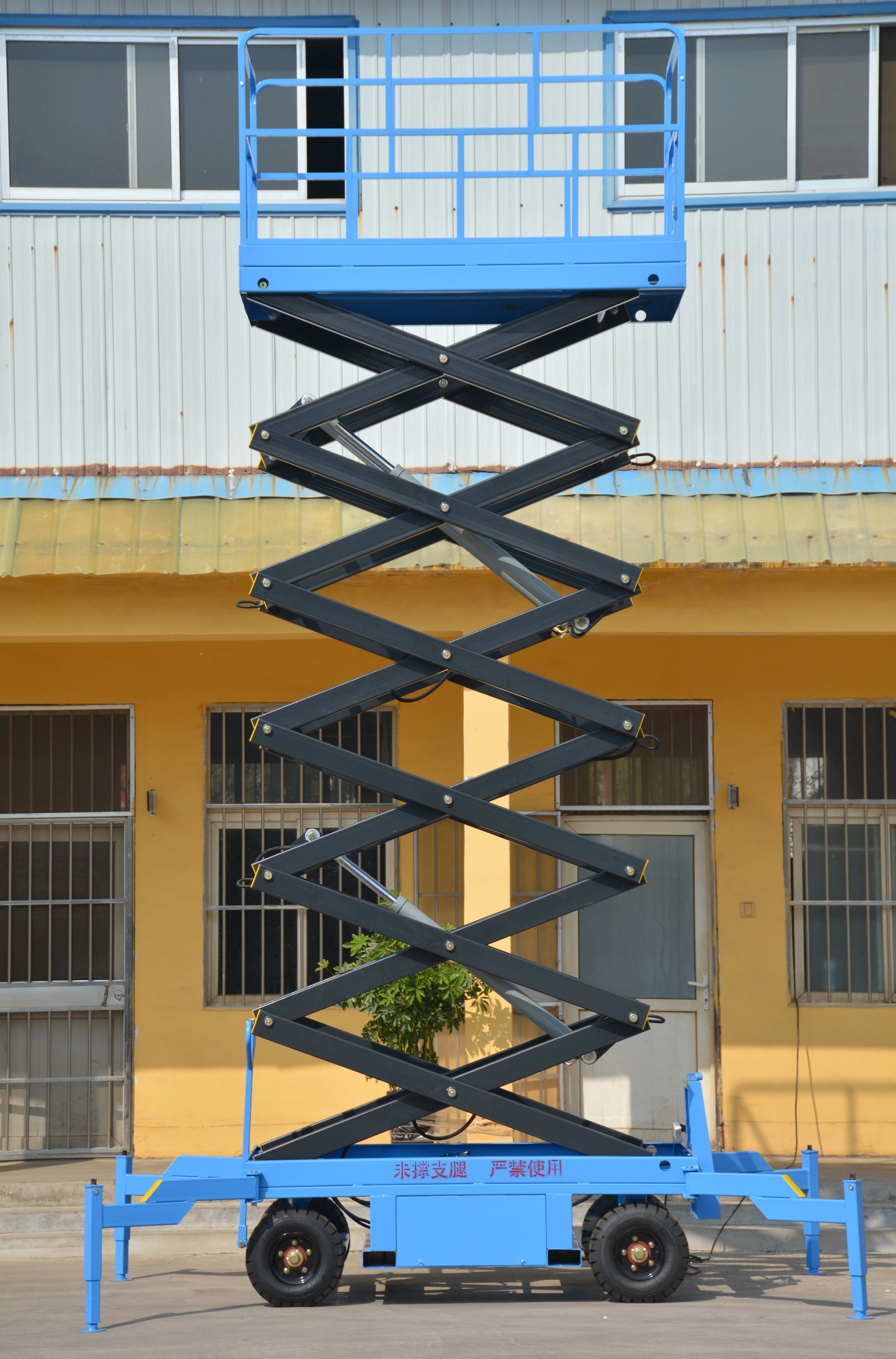 12M Work Mobile Scissor Lift , Manual QYCY1.5-10