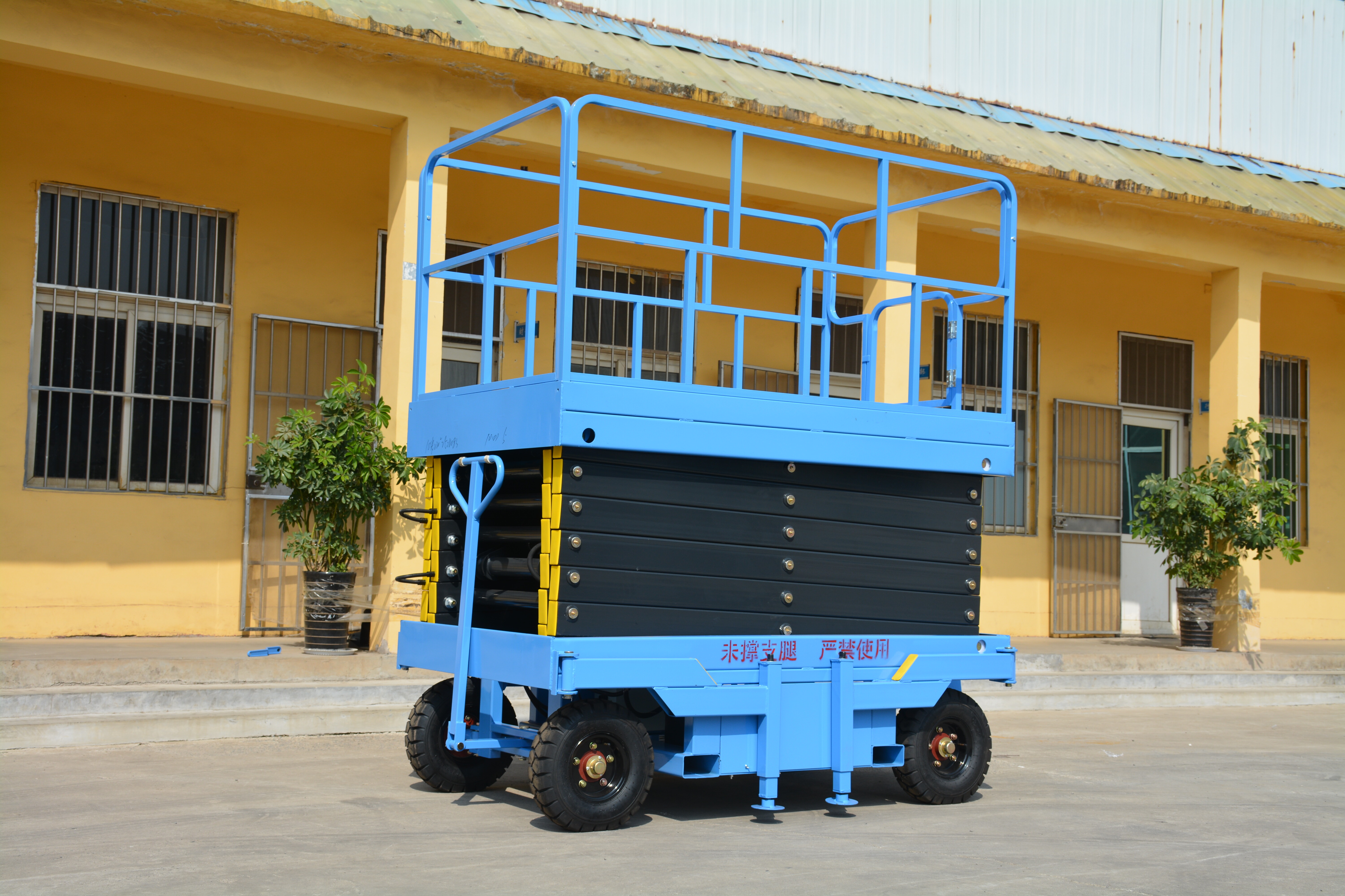 12M Work Mobile Scissor Lift , Manual QYCY2.0-10