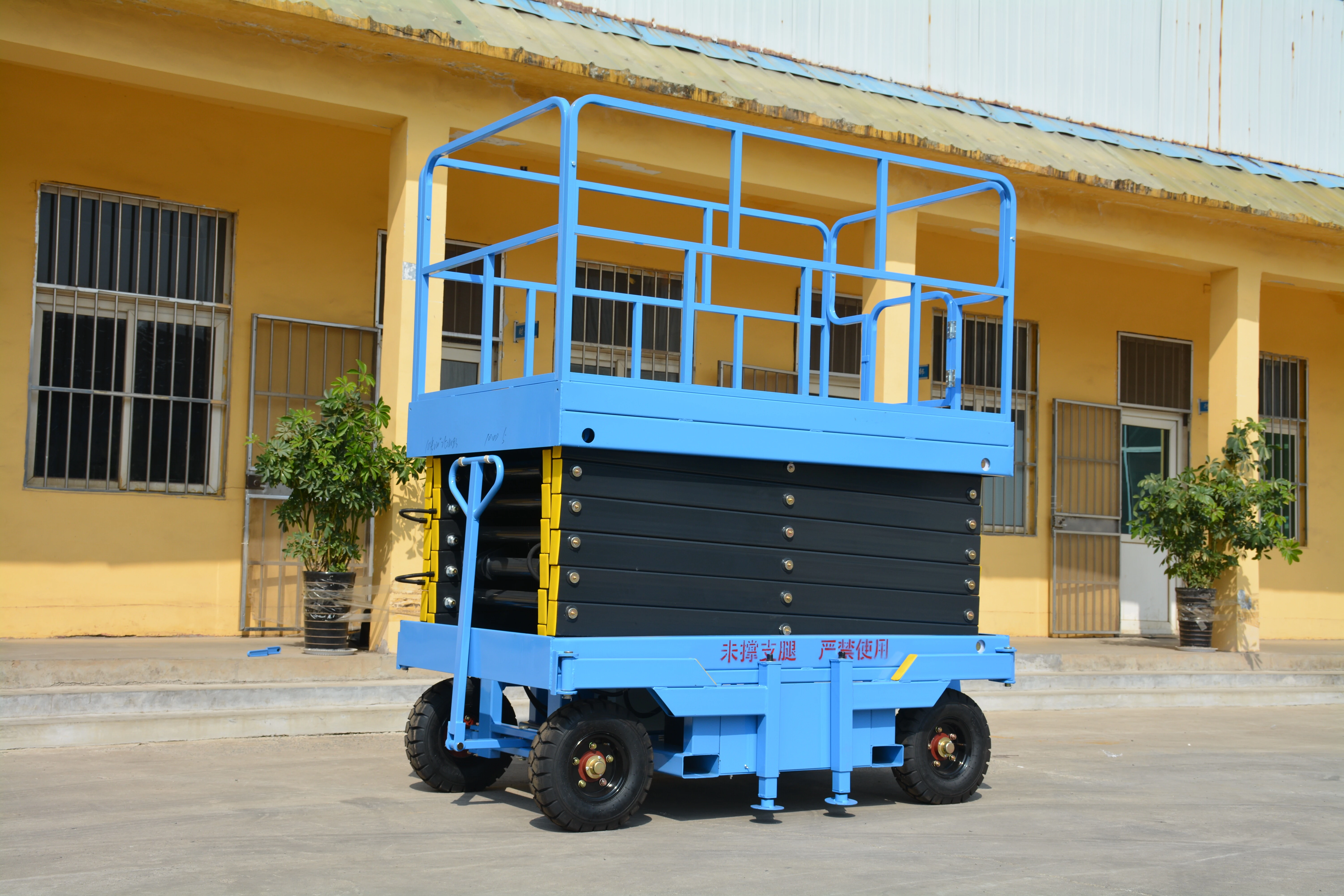 12M Work Mobile Scissor Lift , Manual QYCY1.5-10