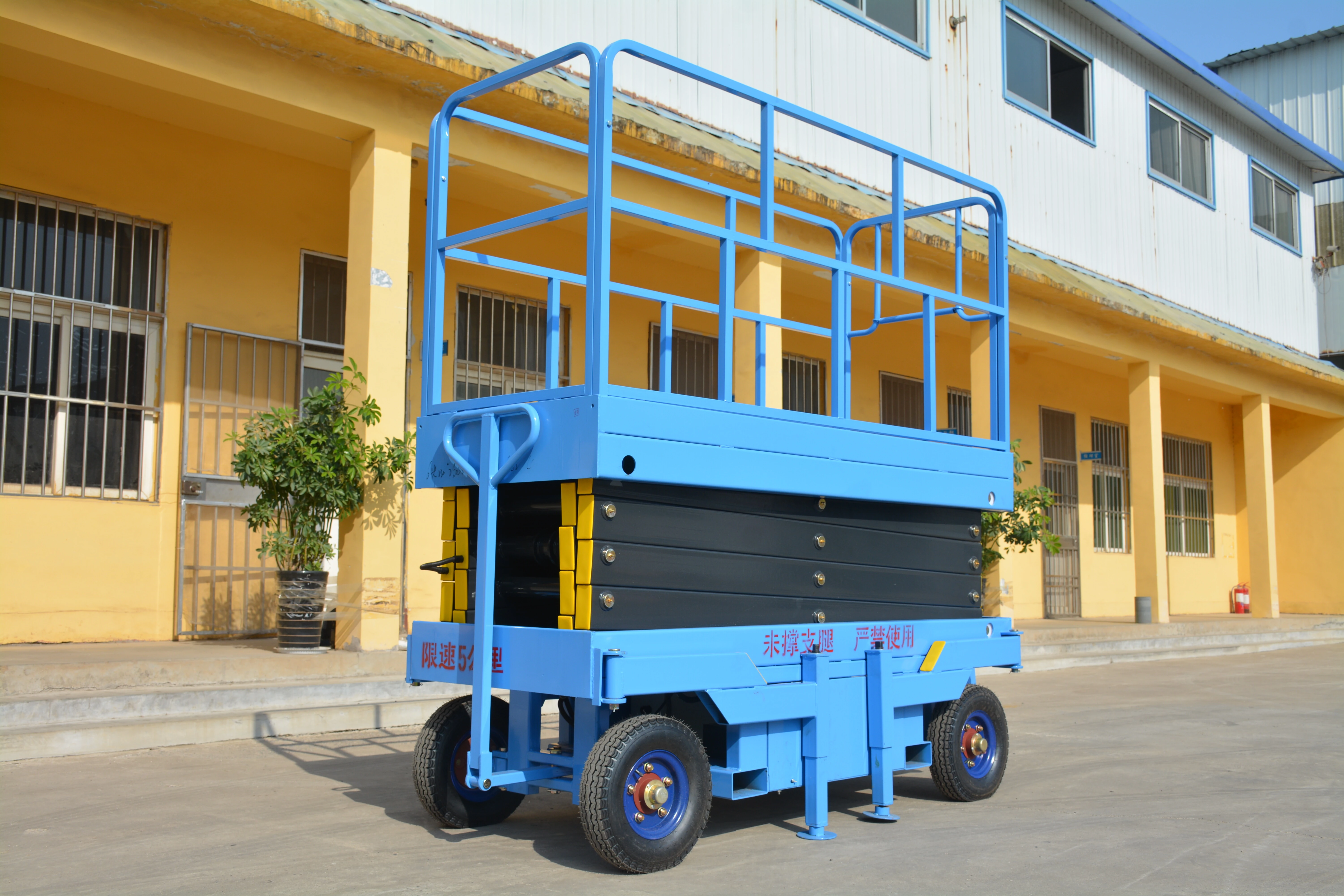 8M Work Mobile Scissor Lift , Manual QYCY1.0-6
