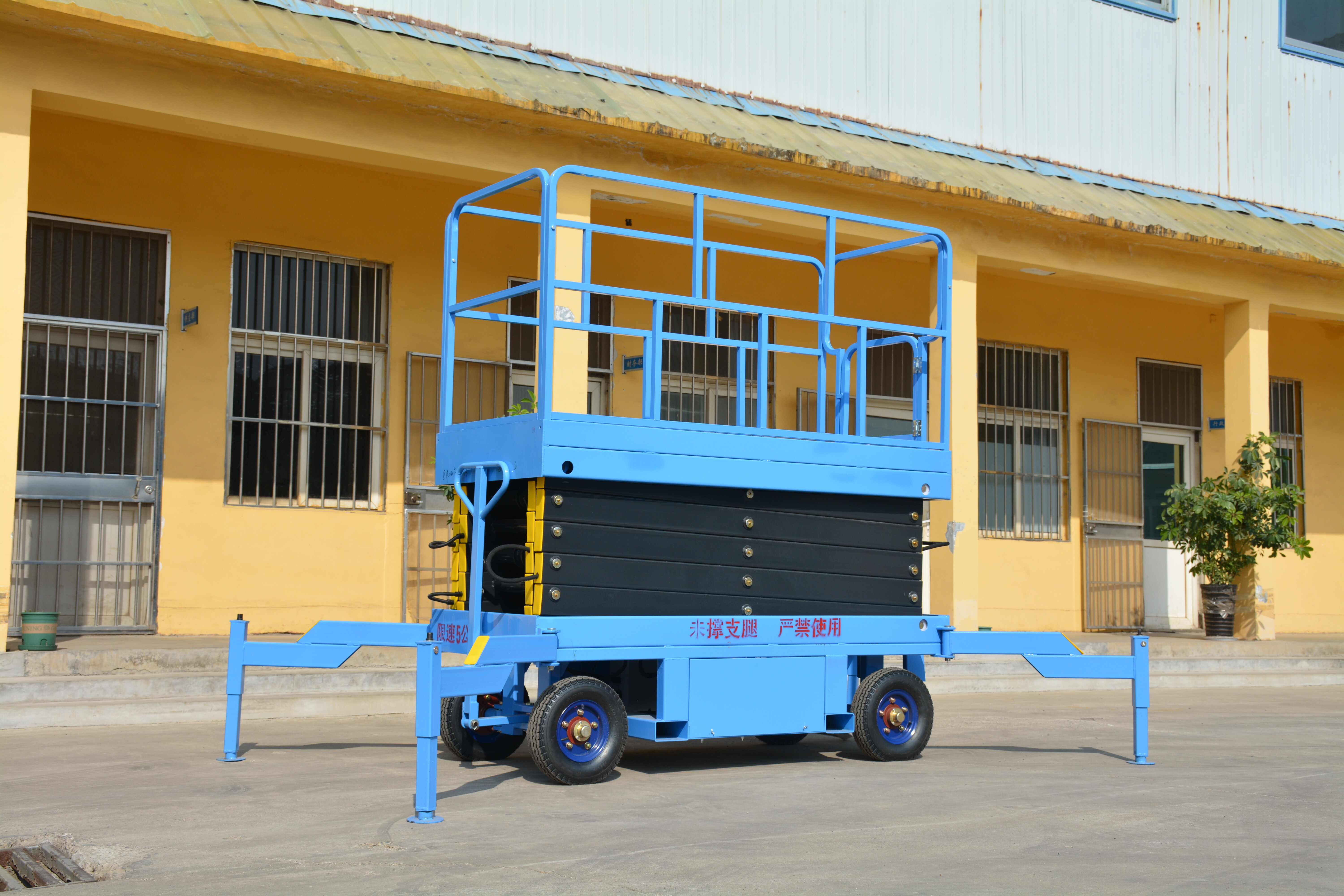 10M Work Mobile Scissor Lift , Manual QYCY2.0-8