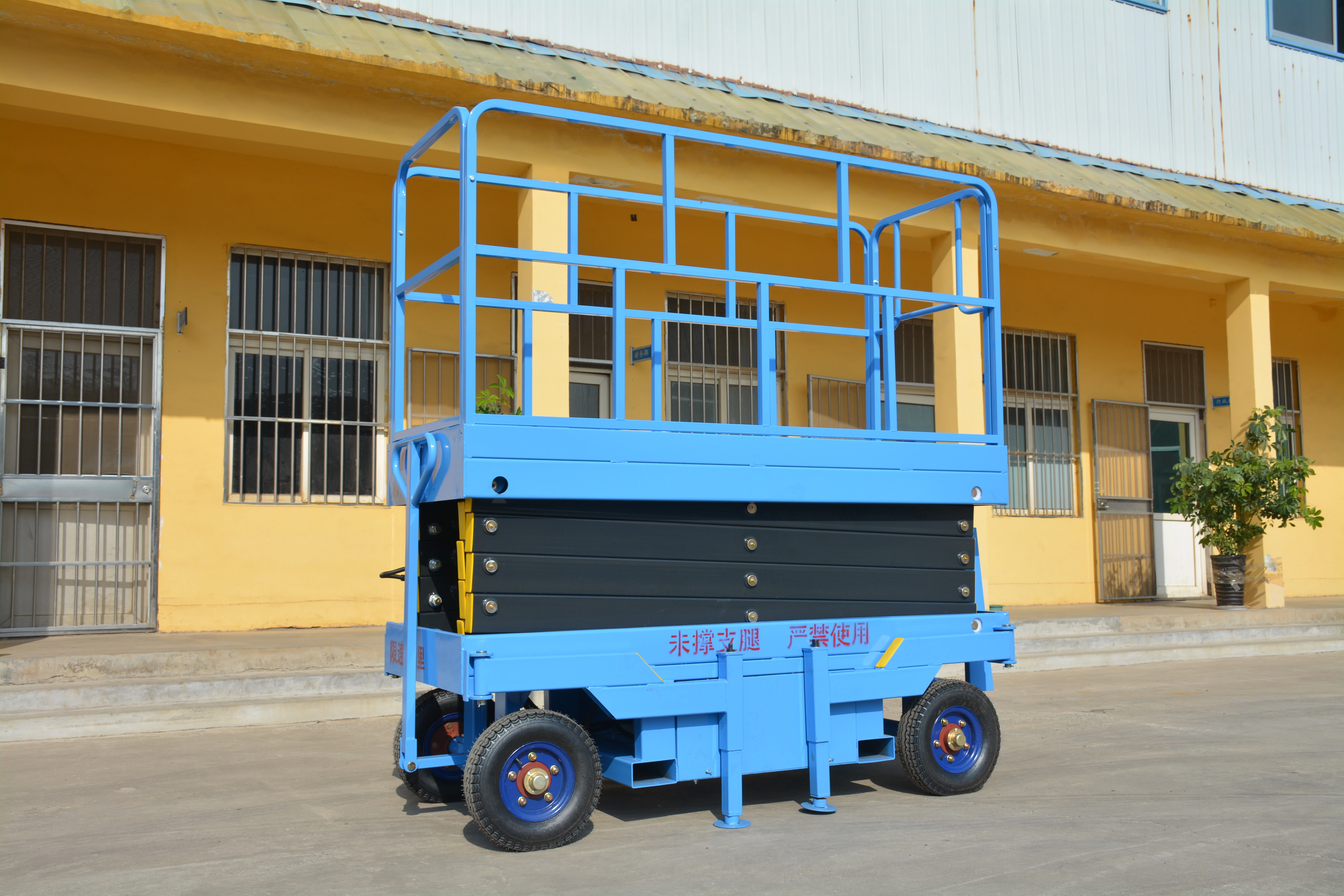 8M Work Mobile Scissor Lift , Manual QYCY1.0-6