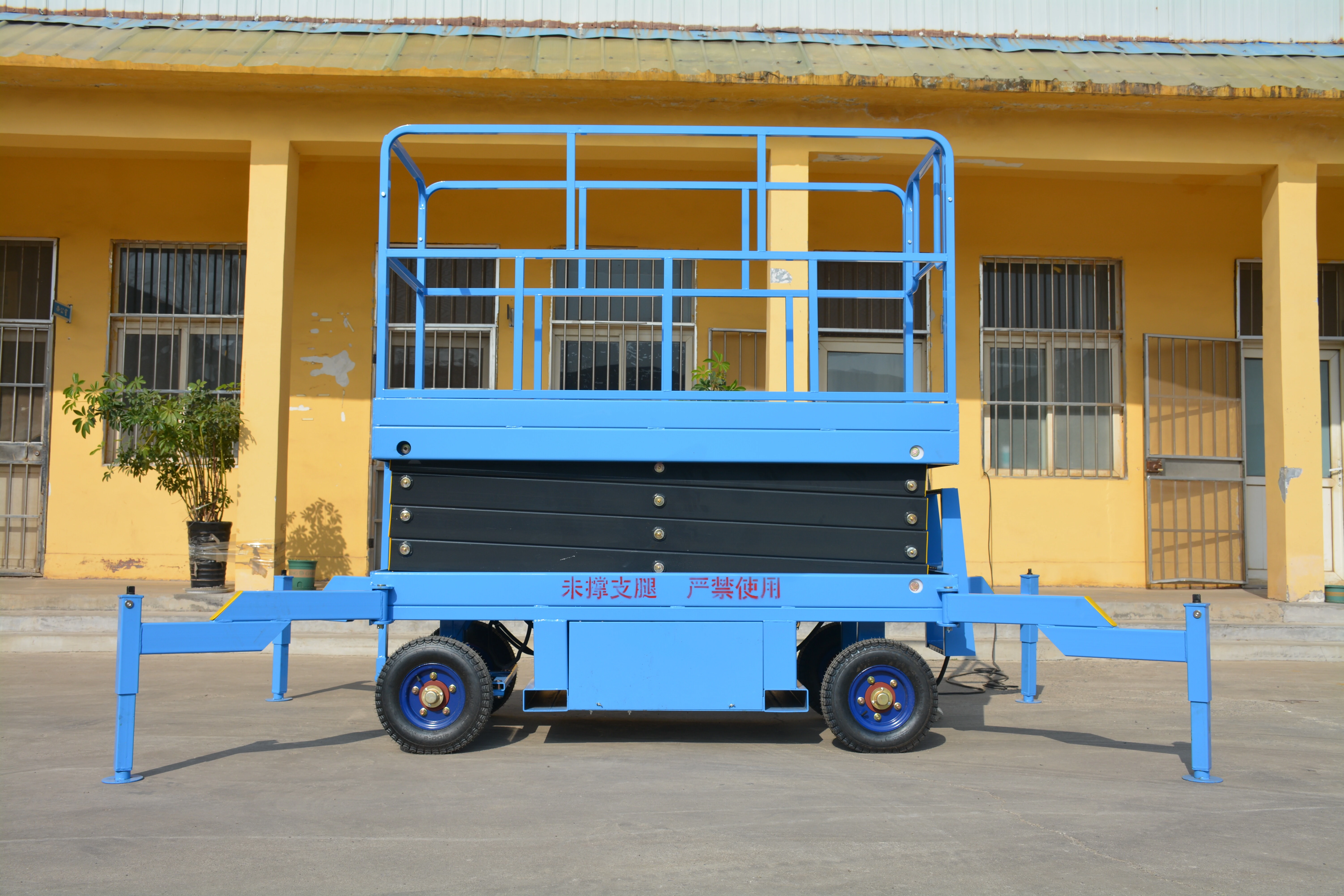 8M Work Mobile Scissor Lift , Manual QYCY1.0-6