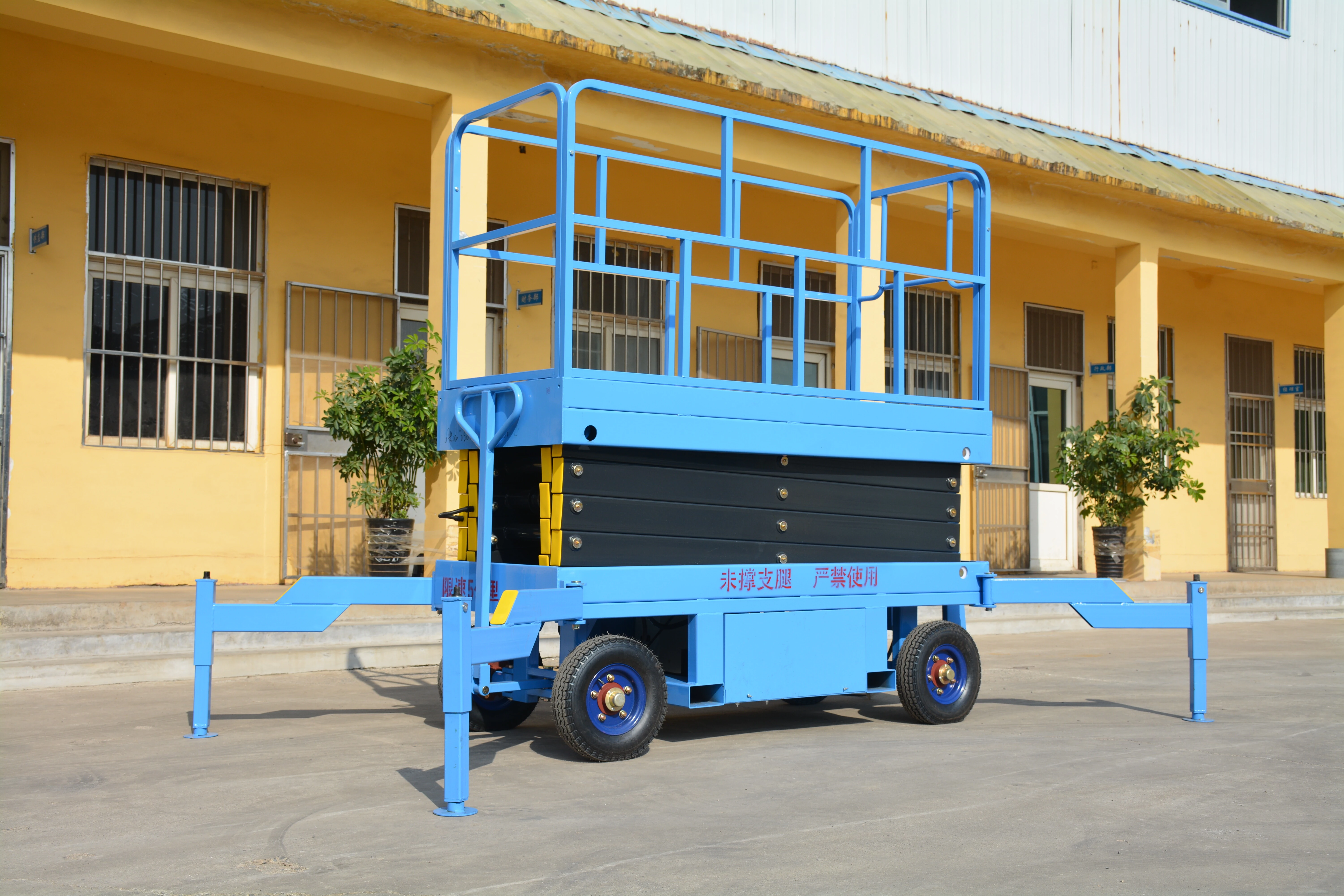 8M Work Mobile Scissor Lift , Manual QYCY1.0-6