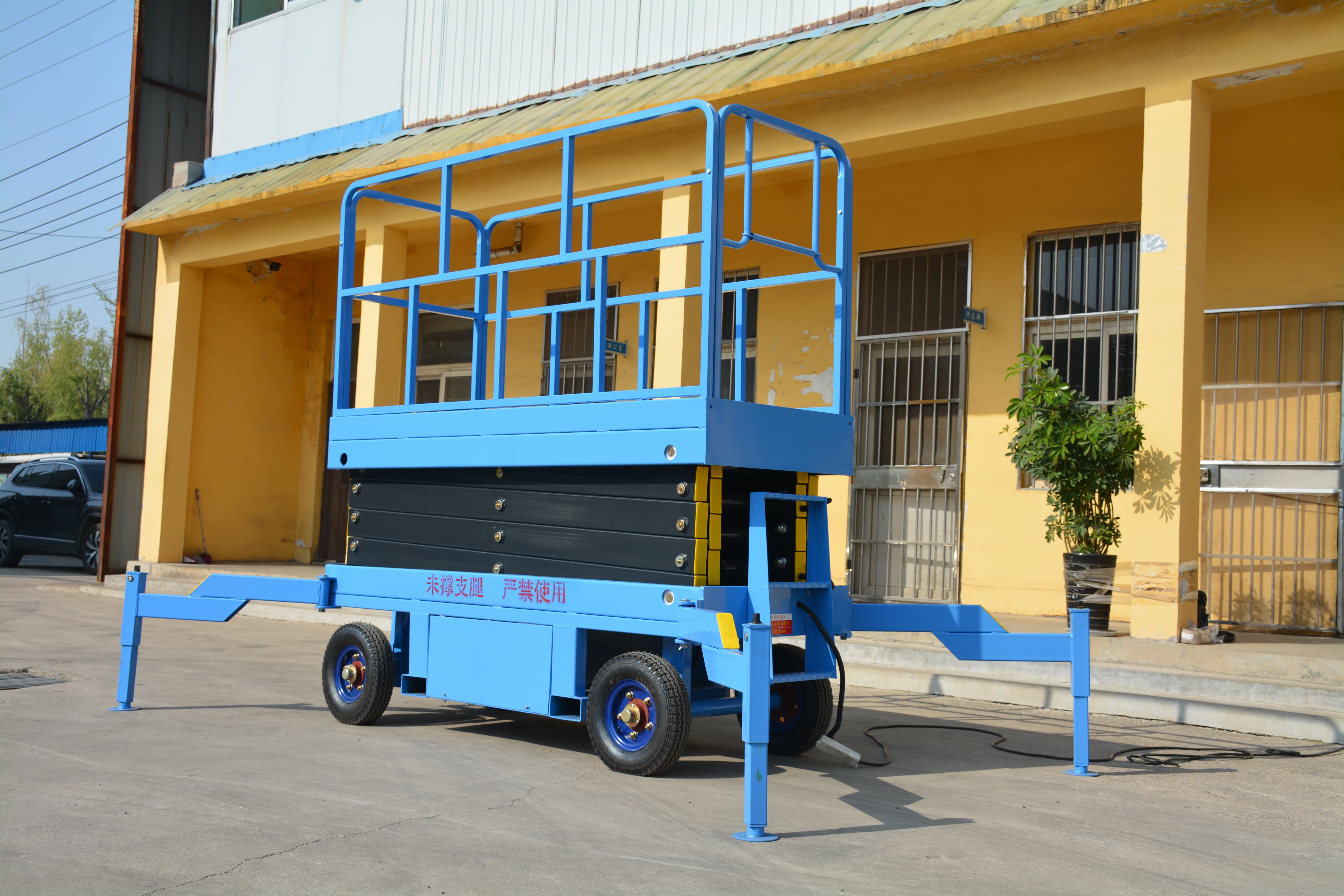 8M Work Mobile Scissor Lift , Manual QYCY1.0-6