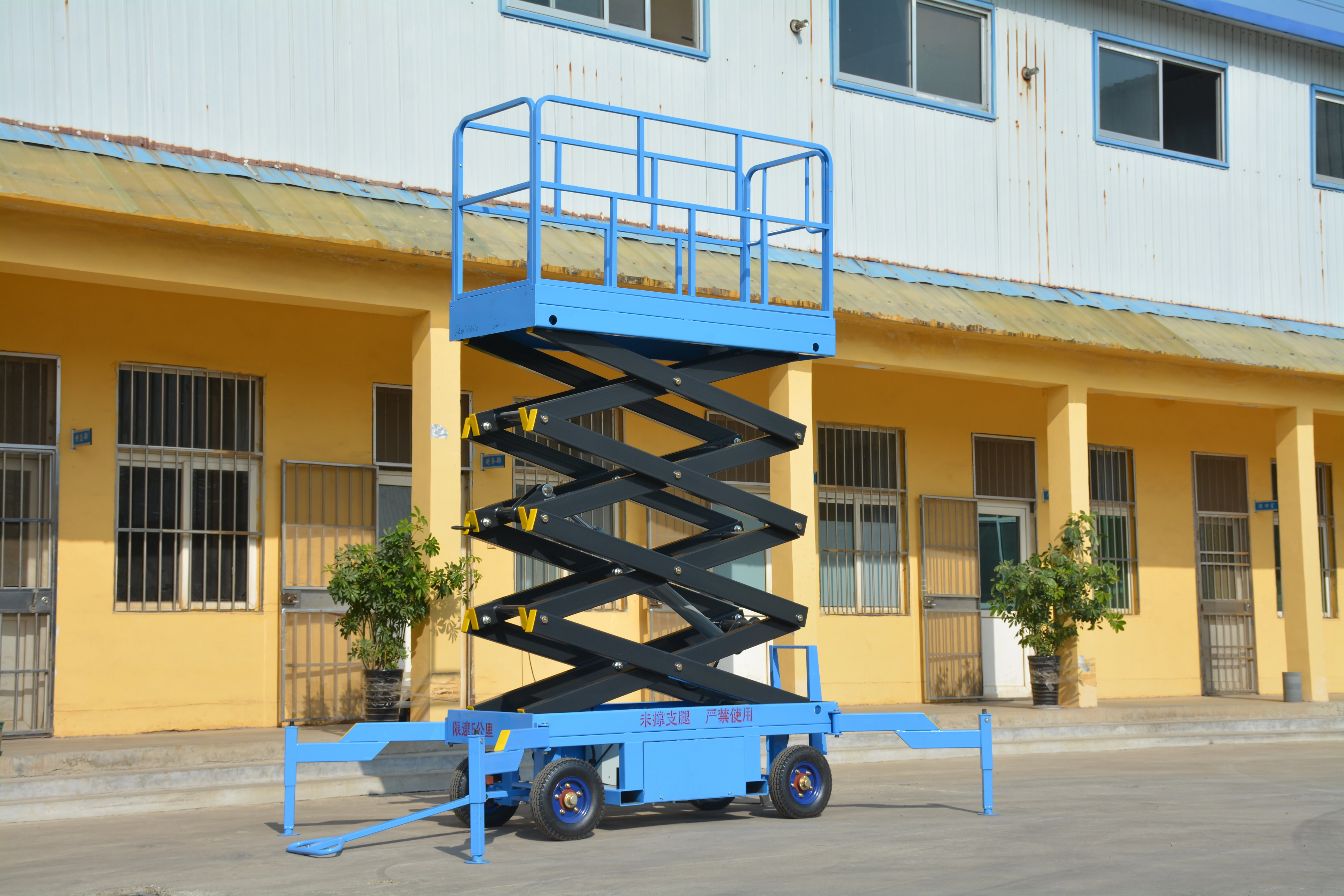8M Work Mobile Scissor Lift , Manual QYCY1.0-6