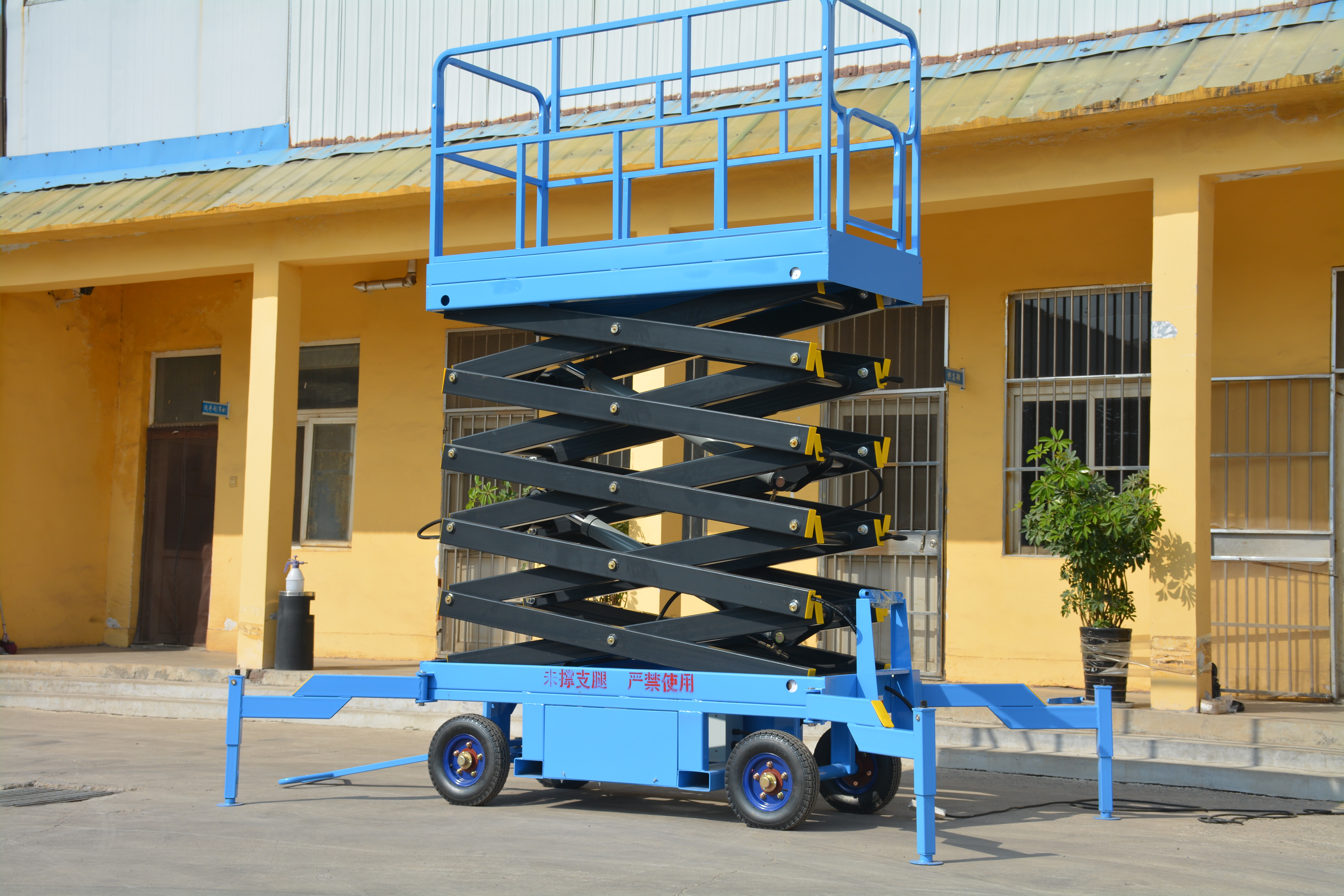 10M Work Mobile Scissor Lift , Manual QYCY2.0-8