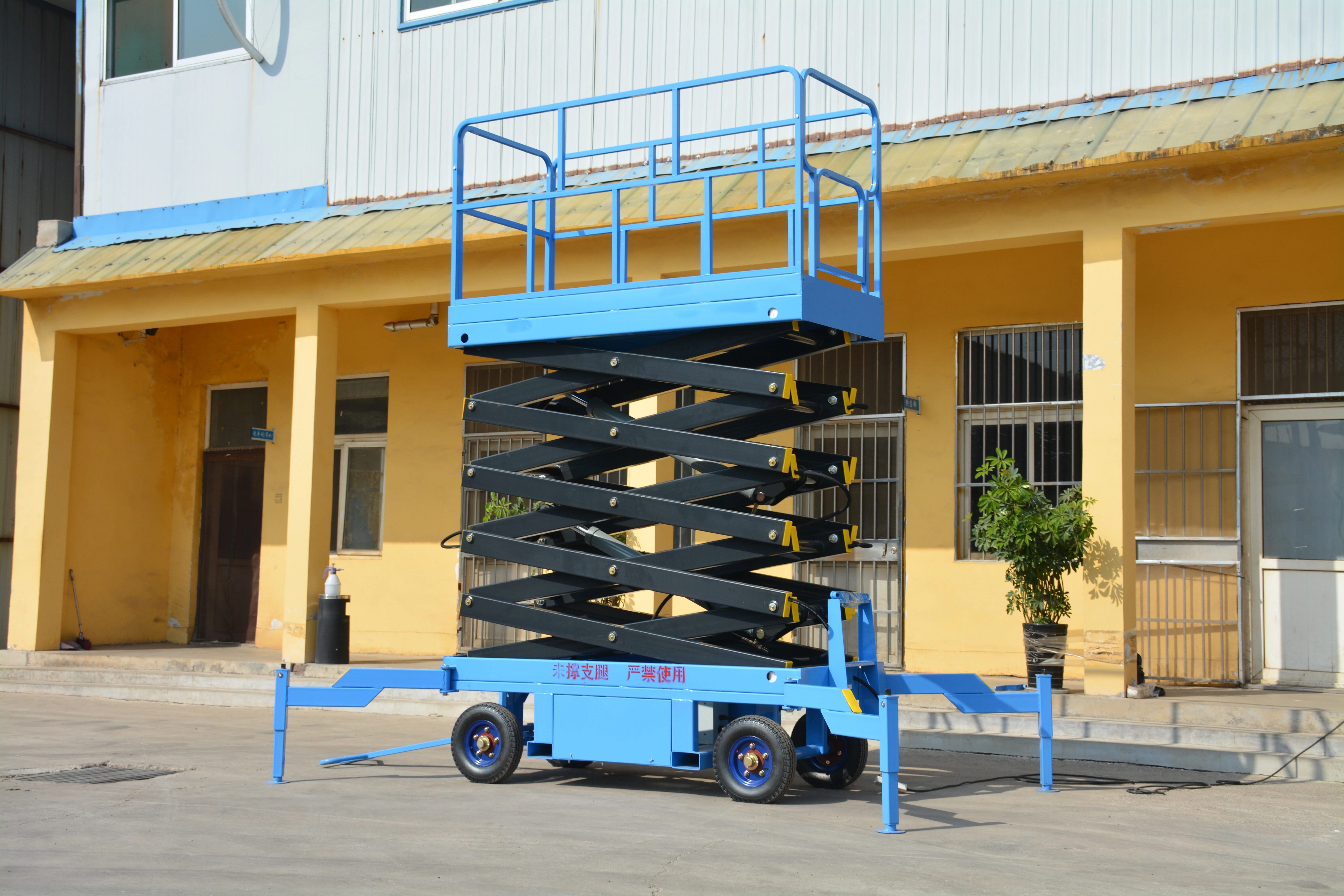 10M Work Mobile Scissor Lift , Manual QYCY0.5-8