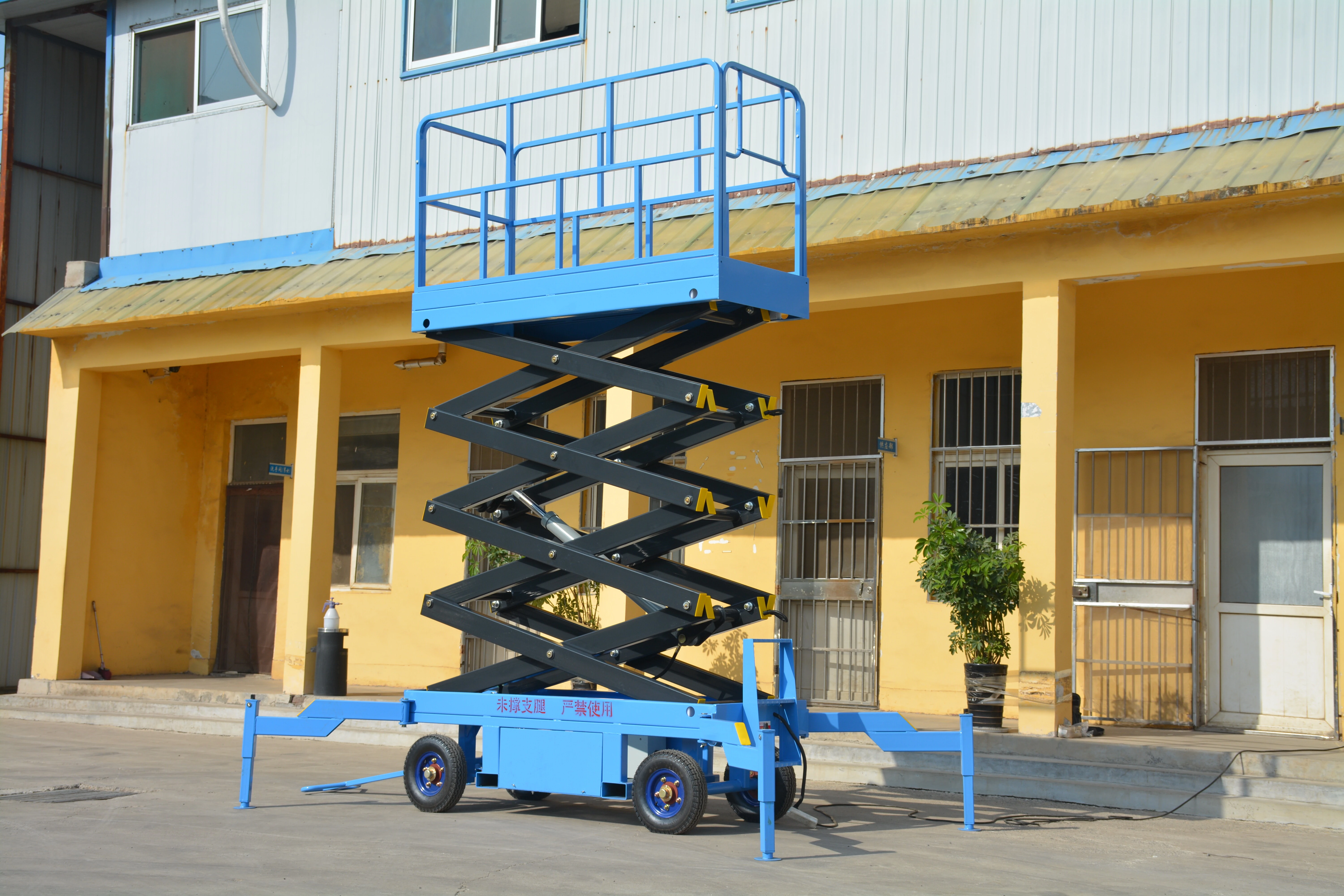 8M Work Mobile Scissor Lift , Manual QYCY1.0-6