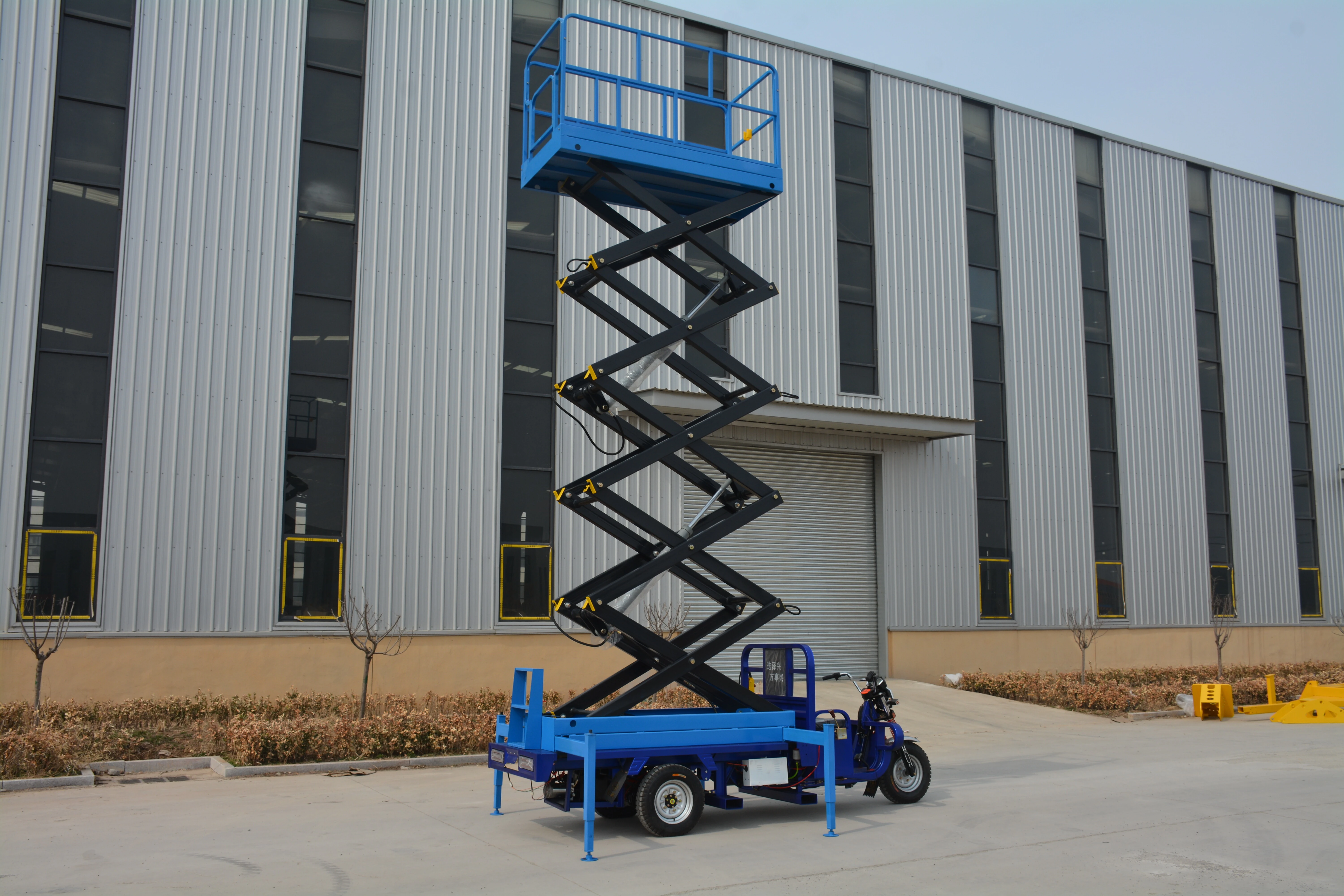10M Work Vehicle Mounted Scissor Lift , QYCZ0.5-8