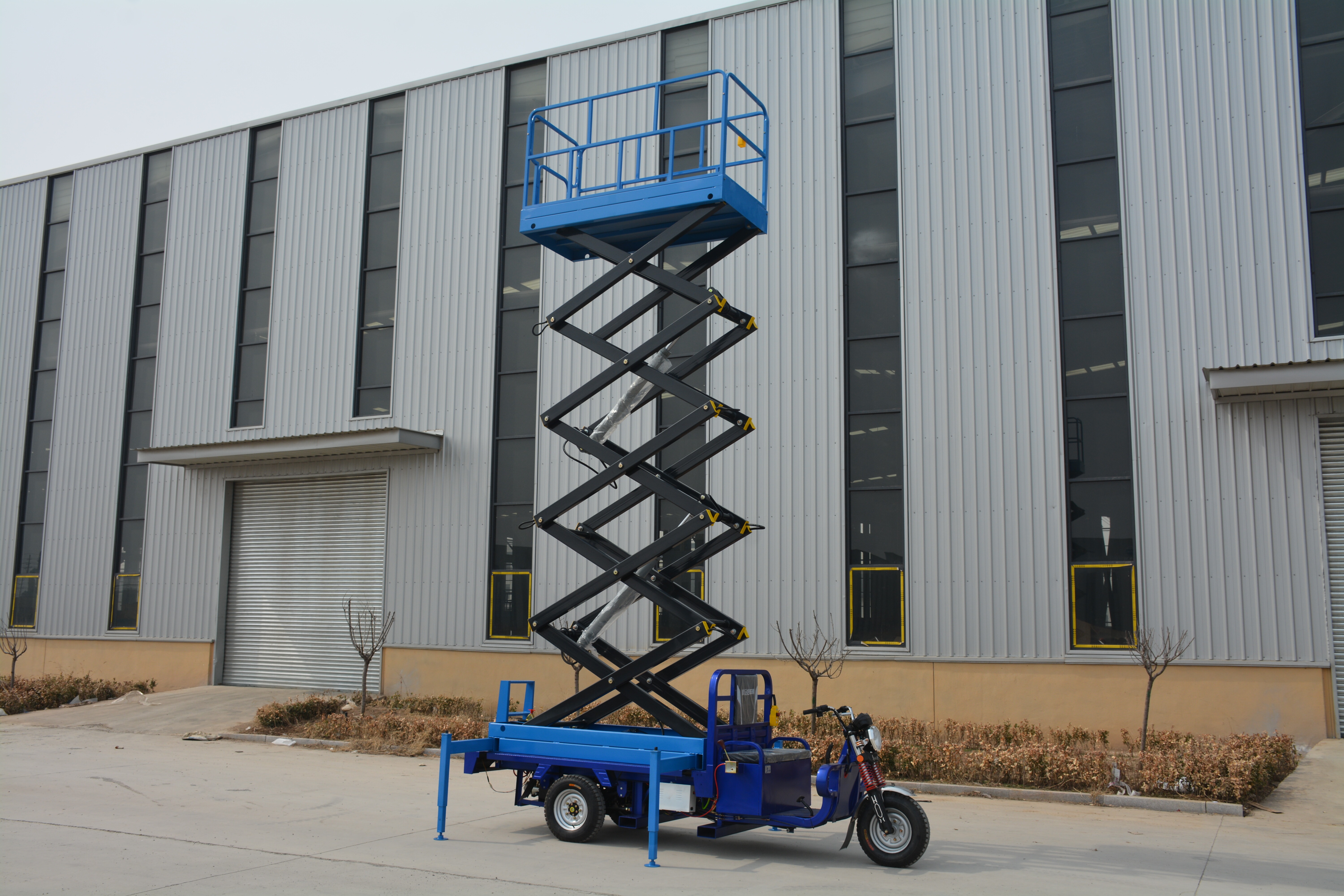 8M Work Vehicle Mounted Scissor Lift , QYCZ0.3-11