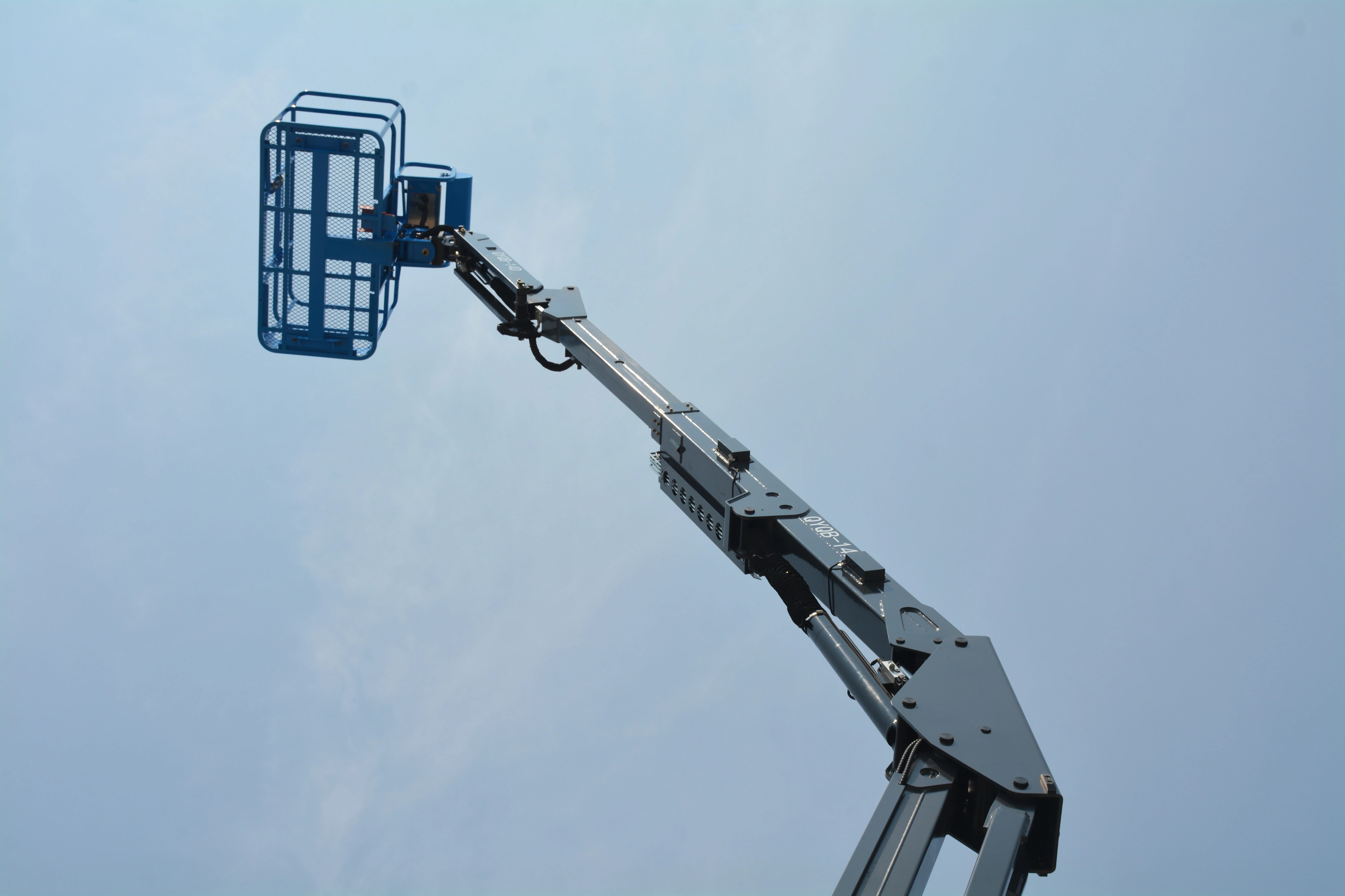 15.8M Work Articulating Boom Lift , QYQB-14DQ