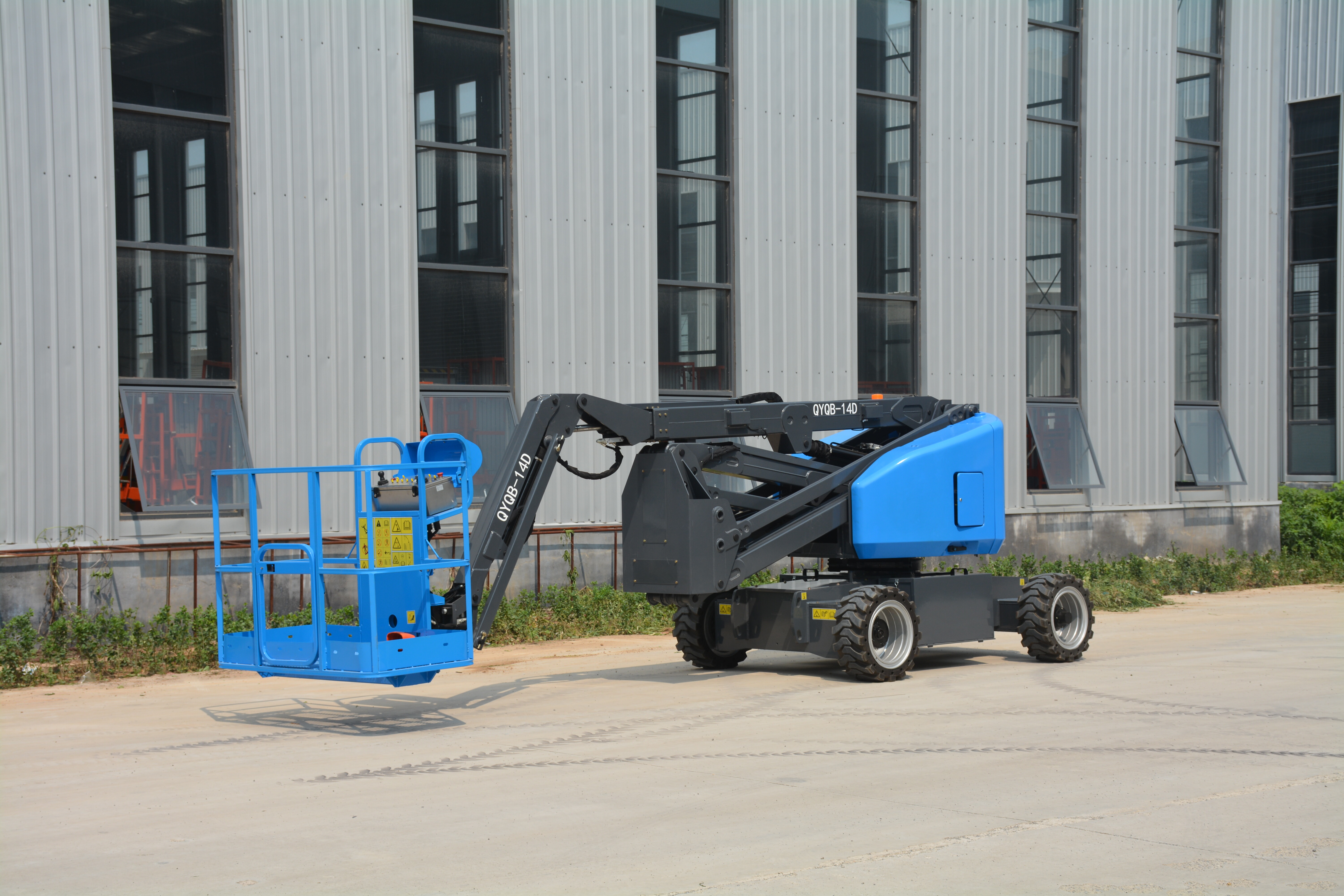 15.8M Work Articulating Boom Lift , QYQB-14DQ