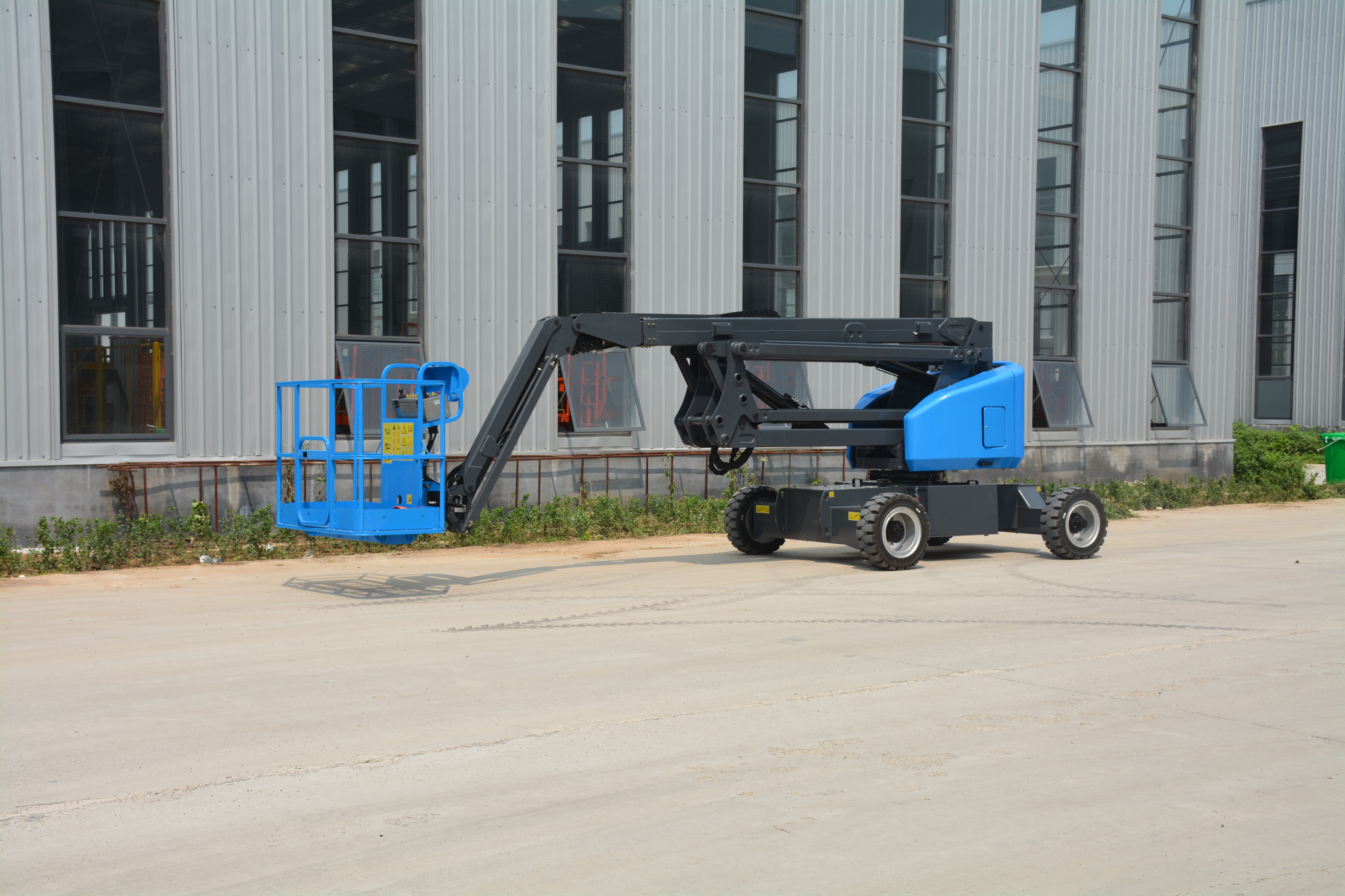 16.7M Work Articulating Boom Lift , QYQB-15D