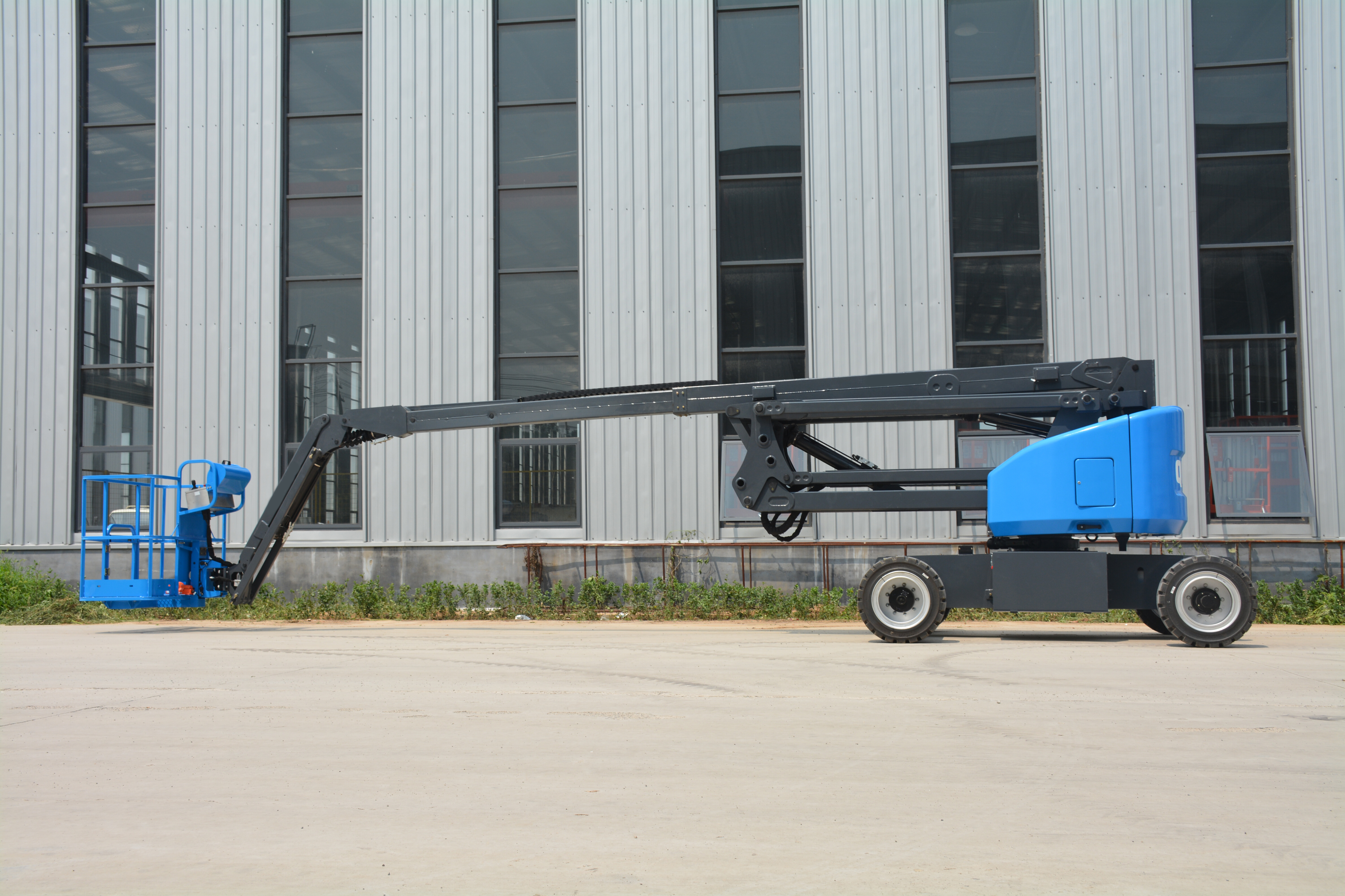 17.7M Work Articulating Boom Lift , QYQB-16D