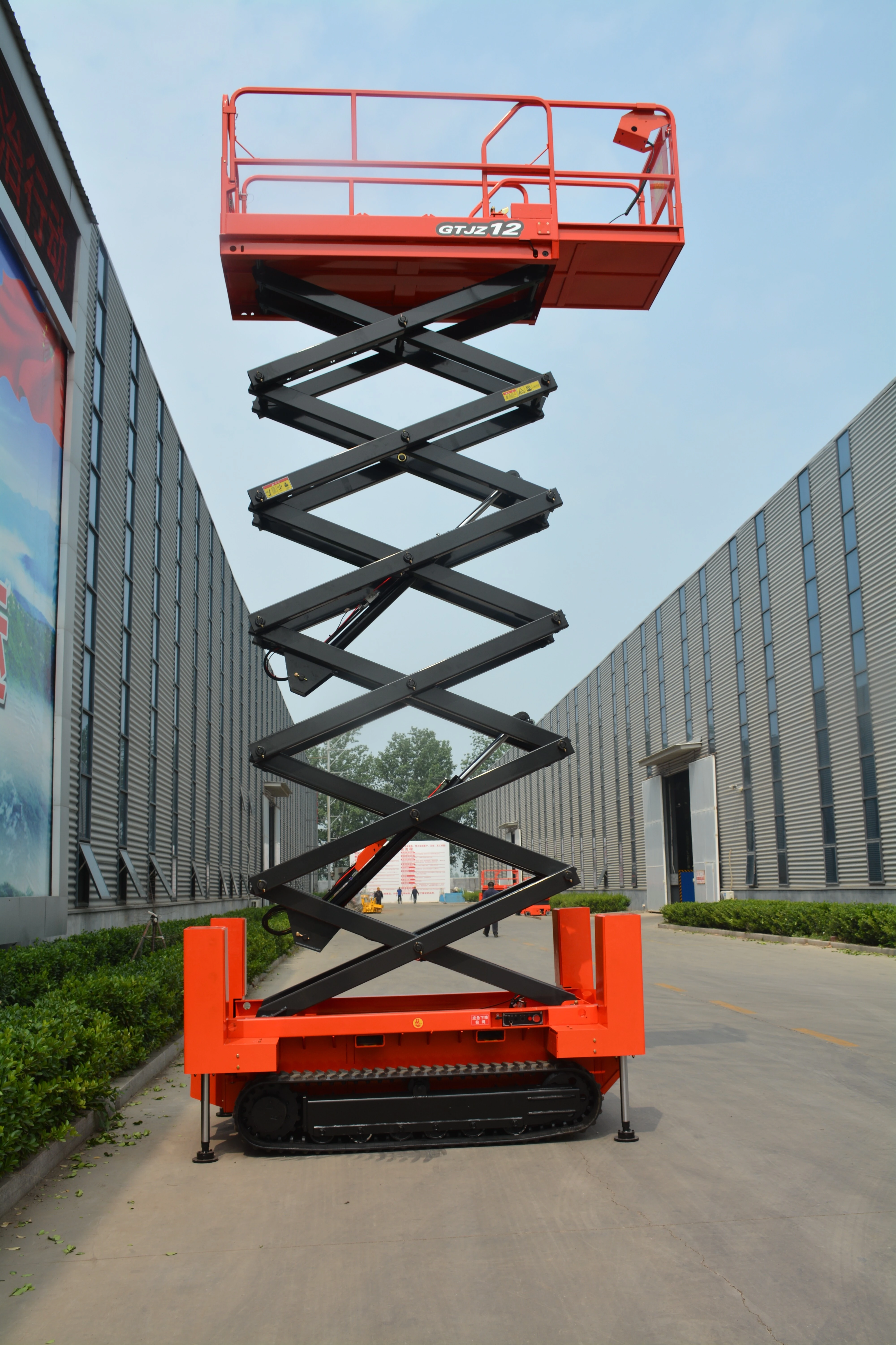 13.8M Work Crawler Scissor Lift , QY1216LDS