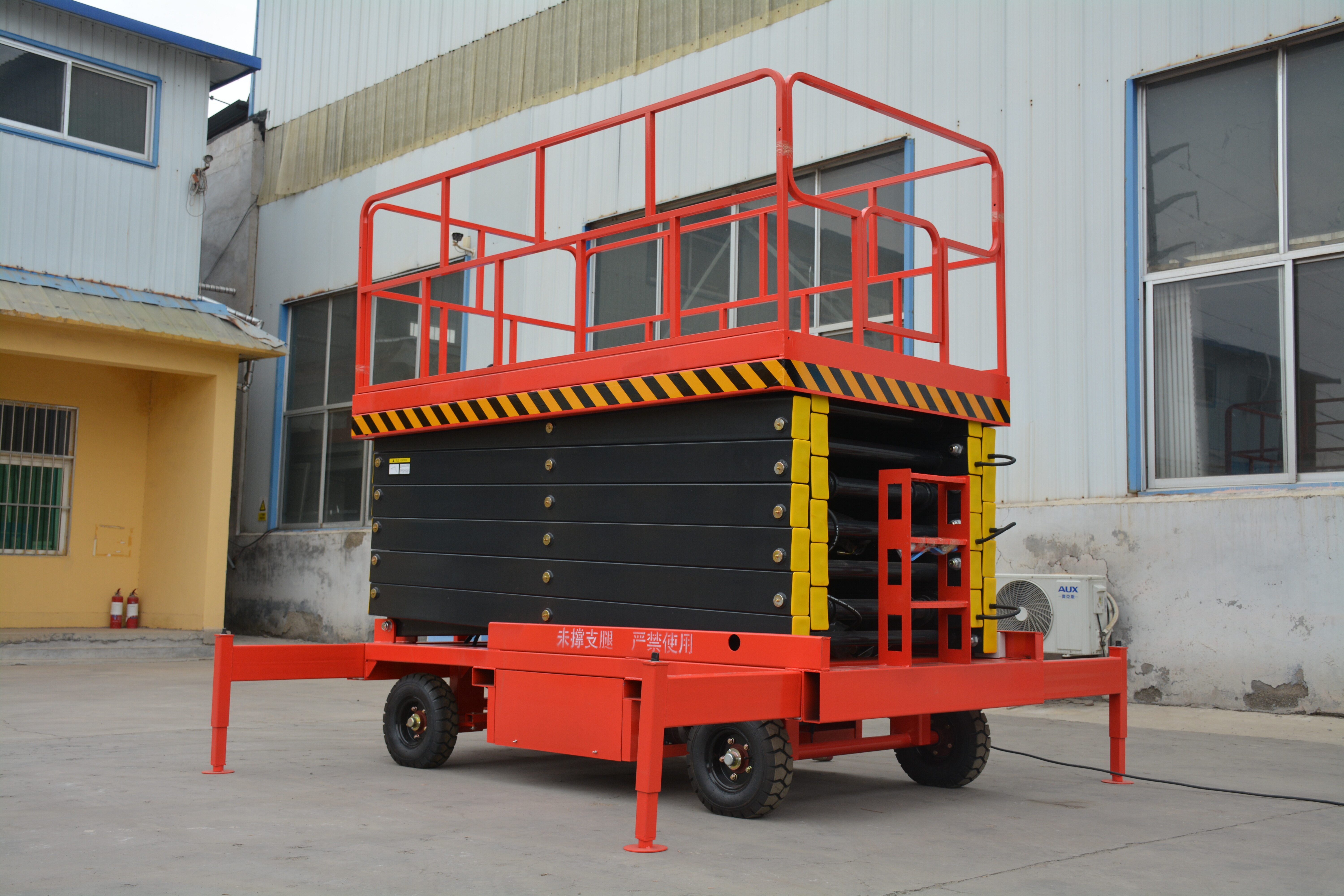 16M Work Mobile Scissor Lift , Manual QYCY1.0-14