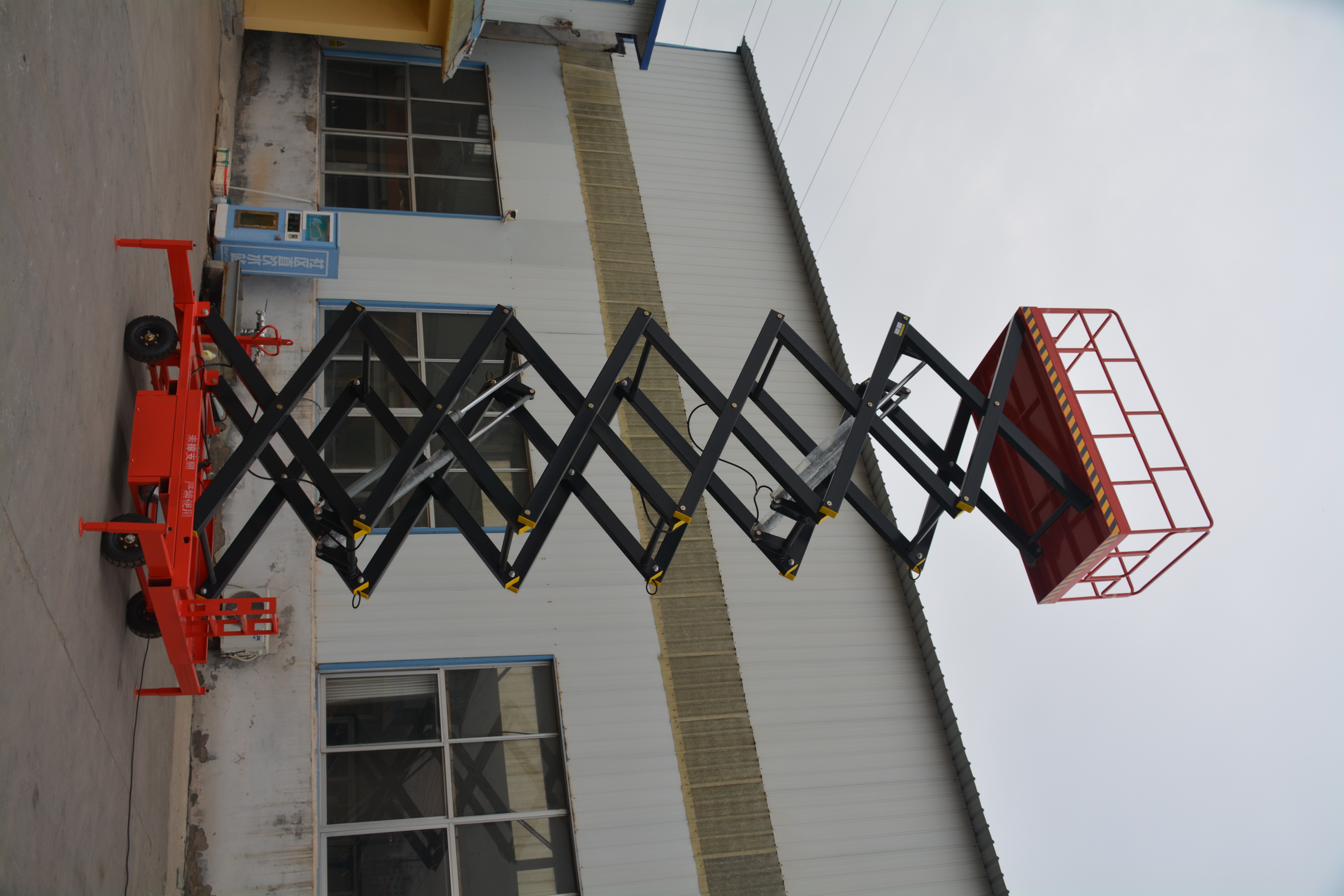 20M Work Mobile Scissor Lift , Manual QYCY0.3-18