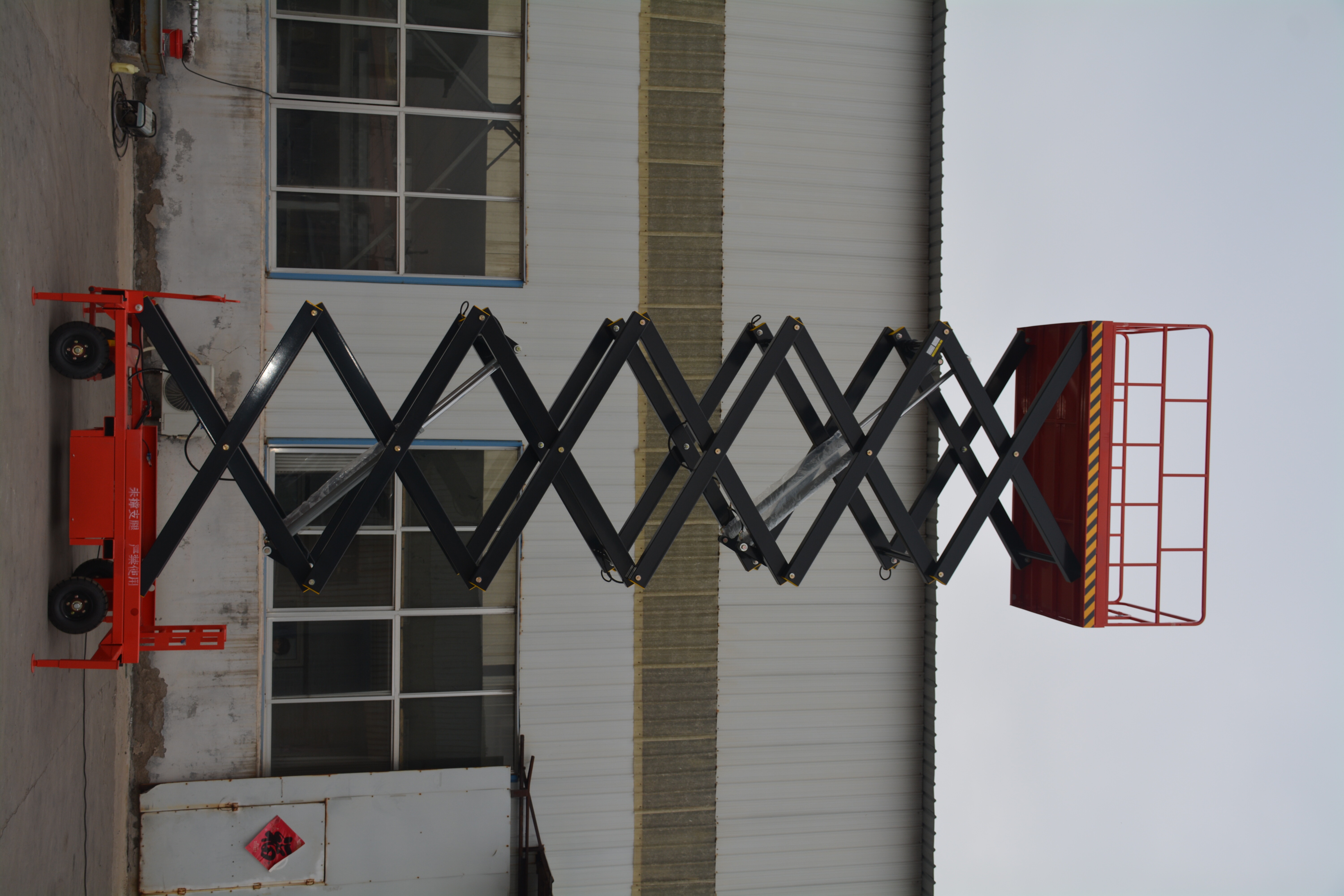 20M Work Mobile Scissor Lift , Manual QYCY0.3-18