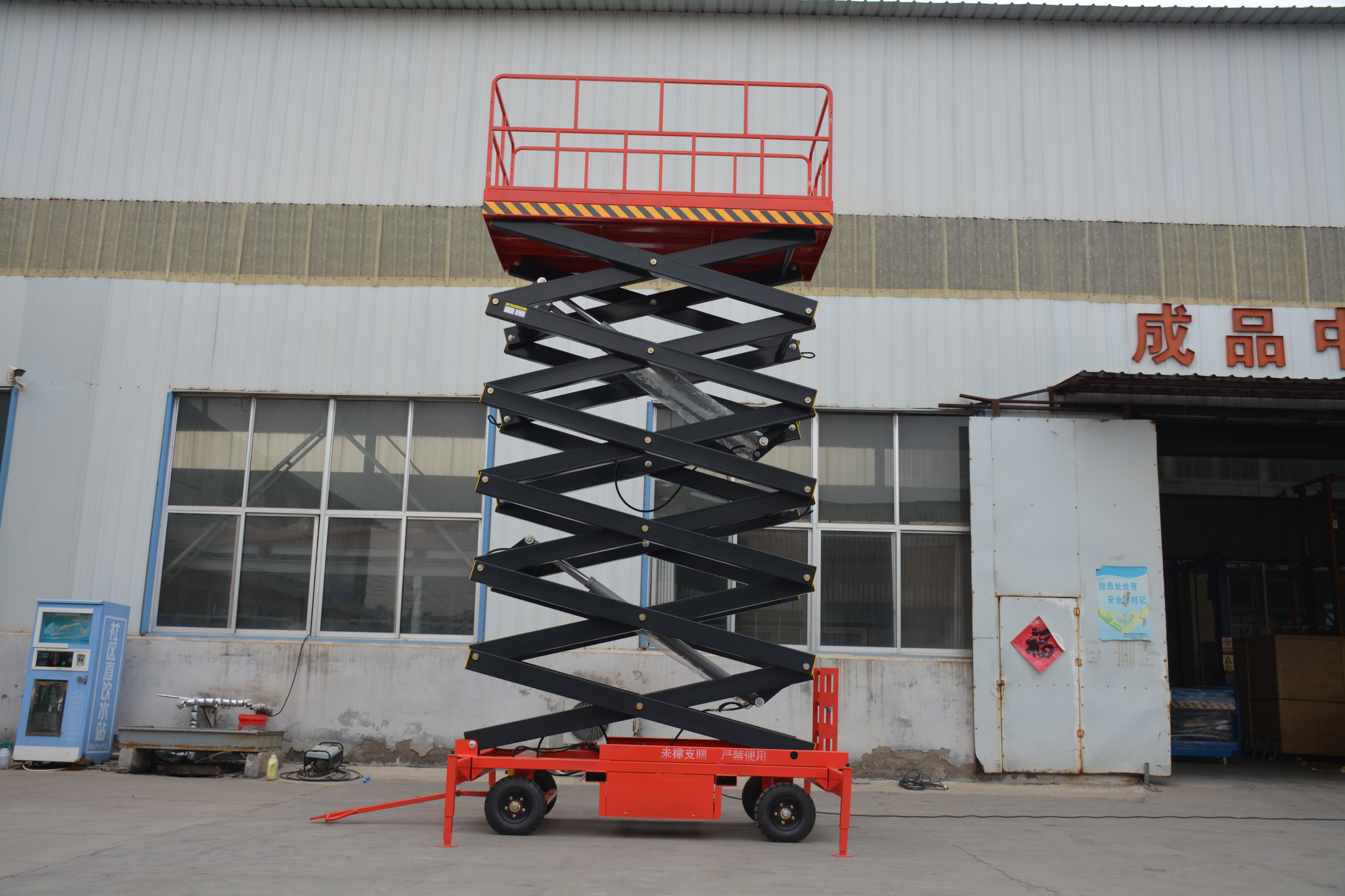 16M Work Mobile Scissor Lift , Manual QYCY0.5-14