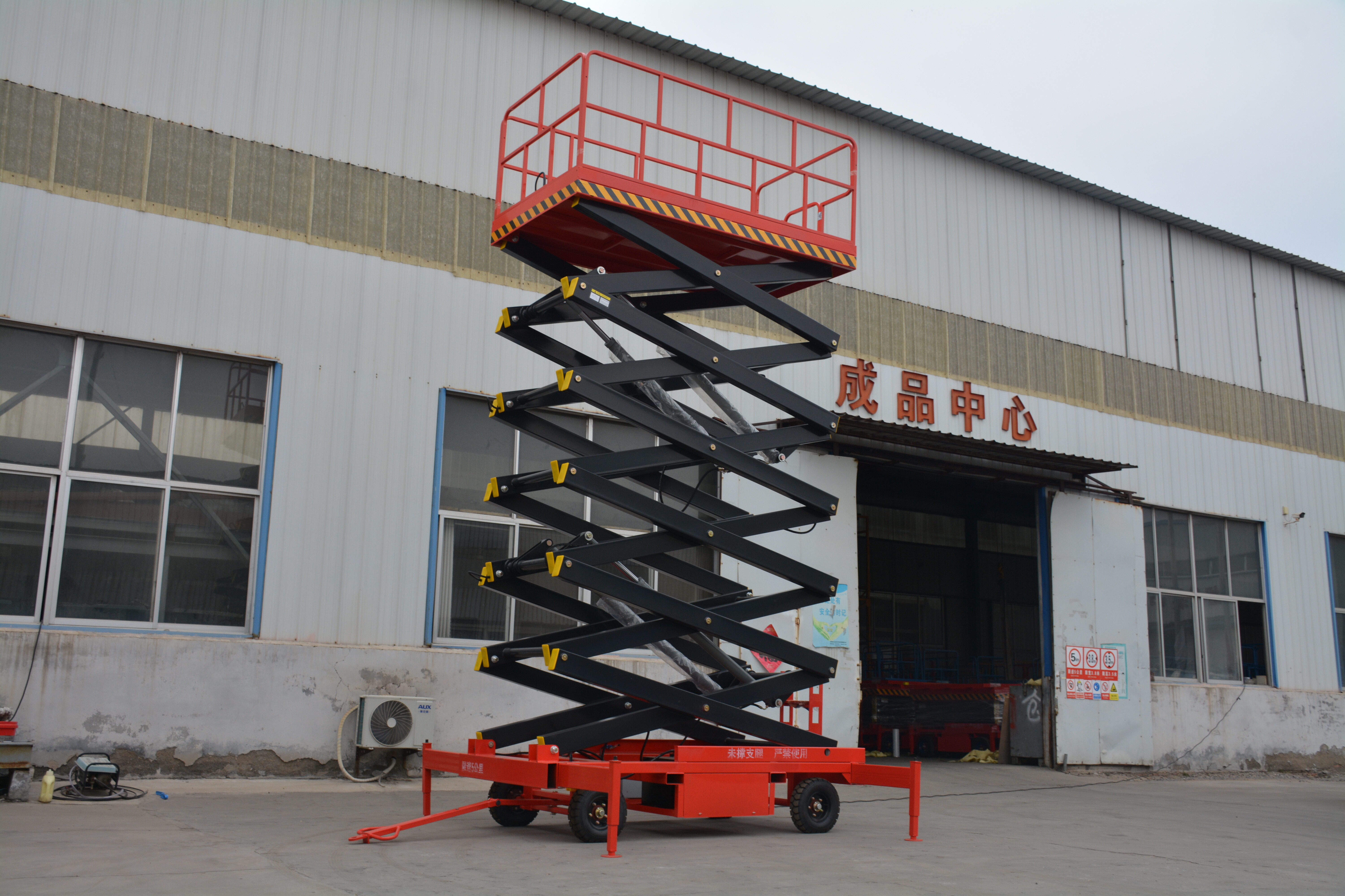 16M Work Mobile Scissor Lift , Manual QYCY0.5-14