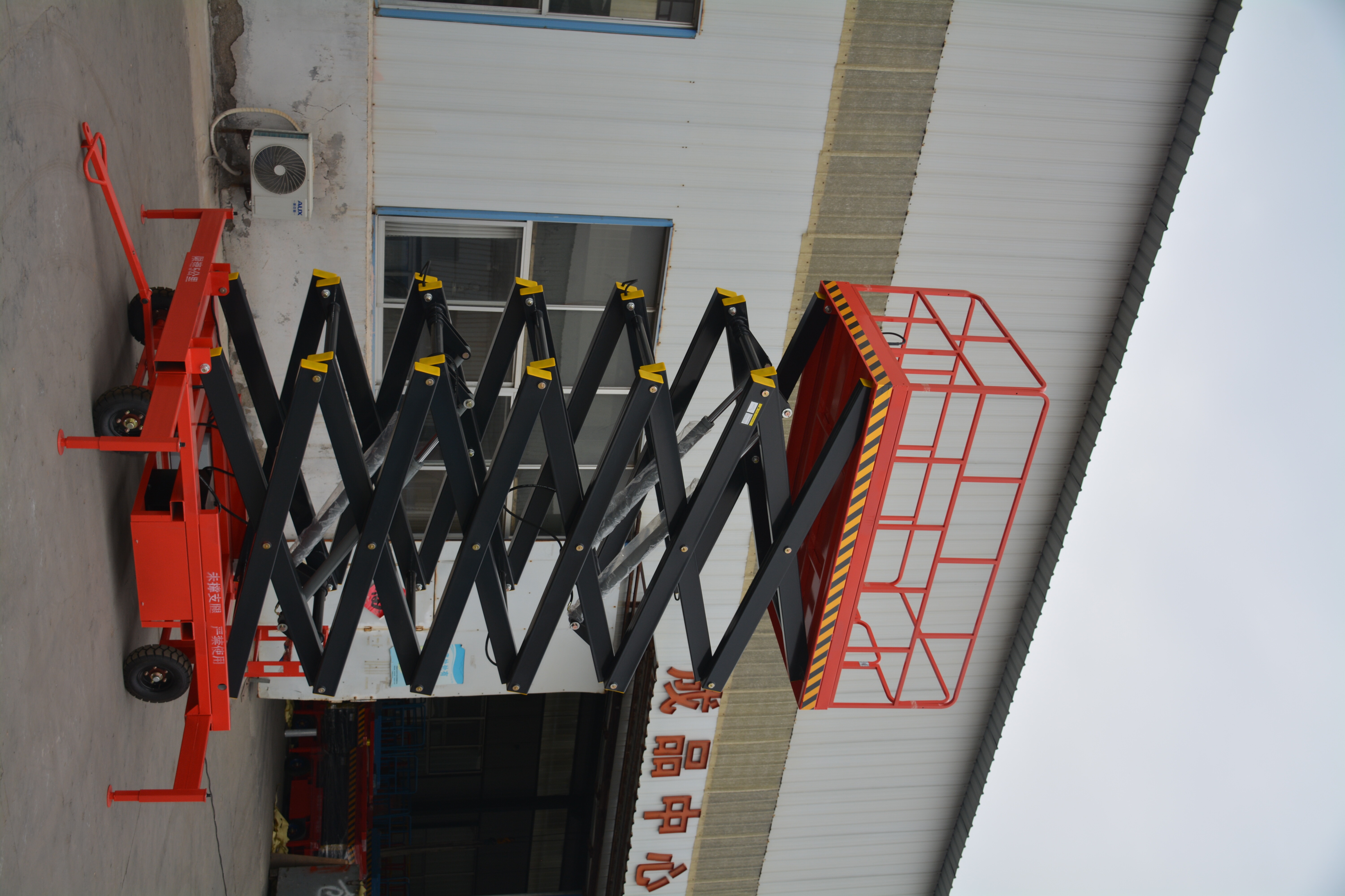 20M Work Mobile Scissor Lift , Manual QYCY0.3-18