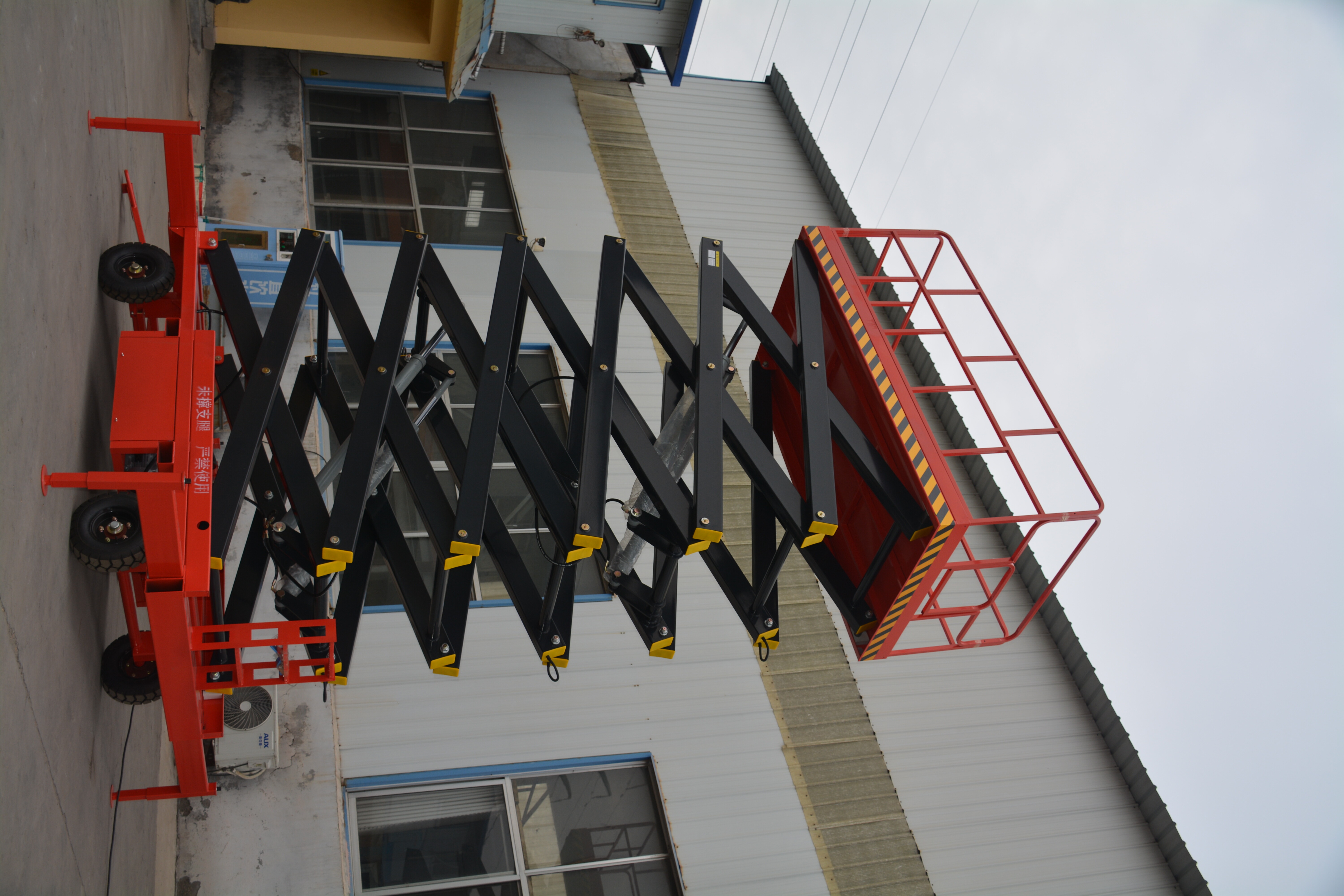 20M Work Mobile Scissor Lift , Manual QYCY0.3-18