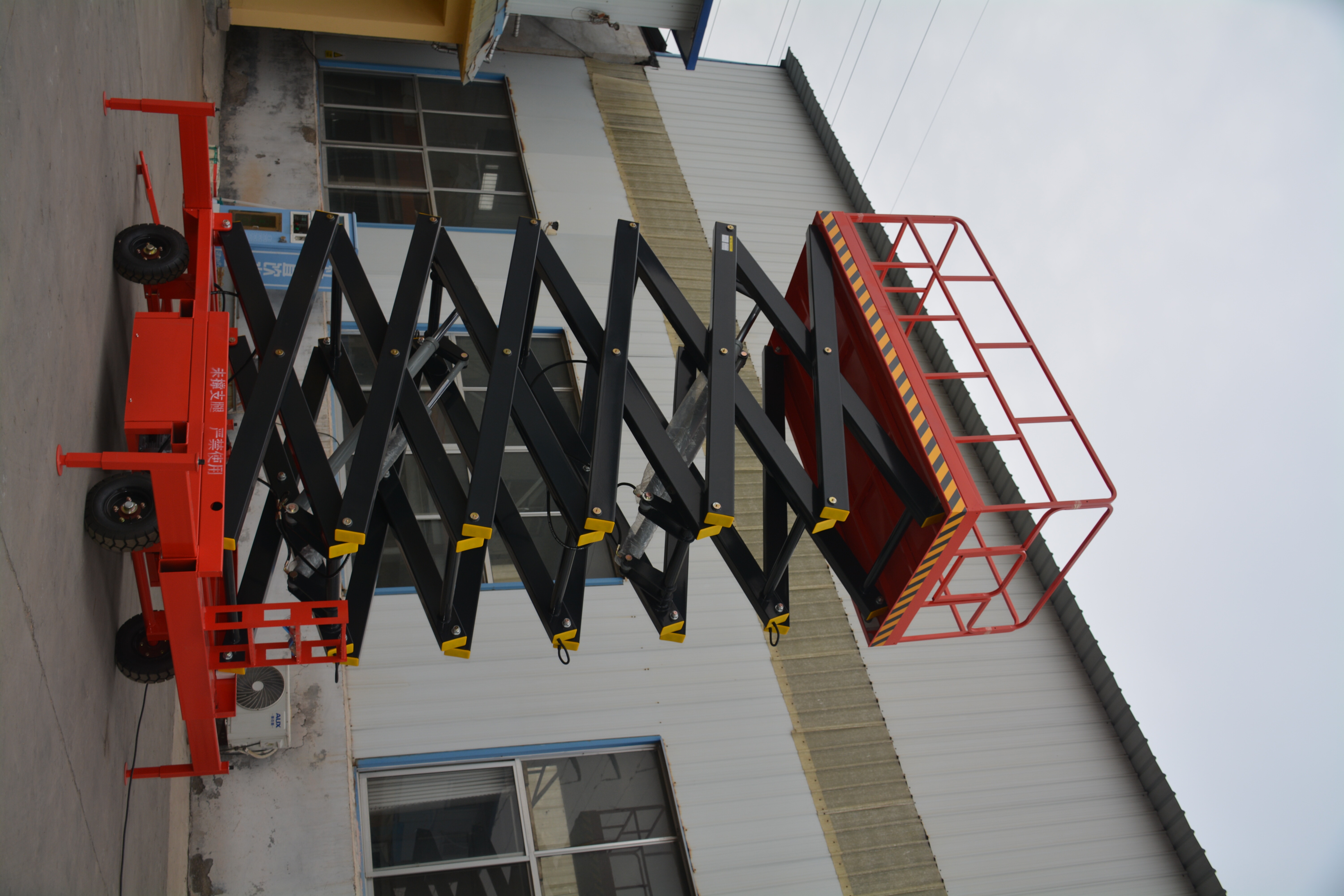 20M Work Mobile Scissor Lift , Manual QYCY0.3-18