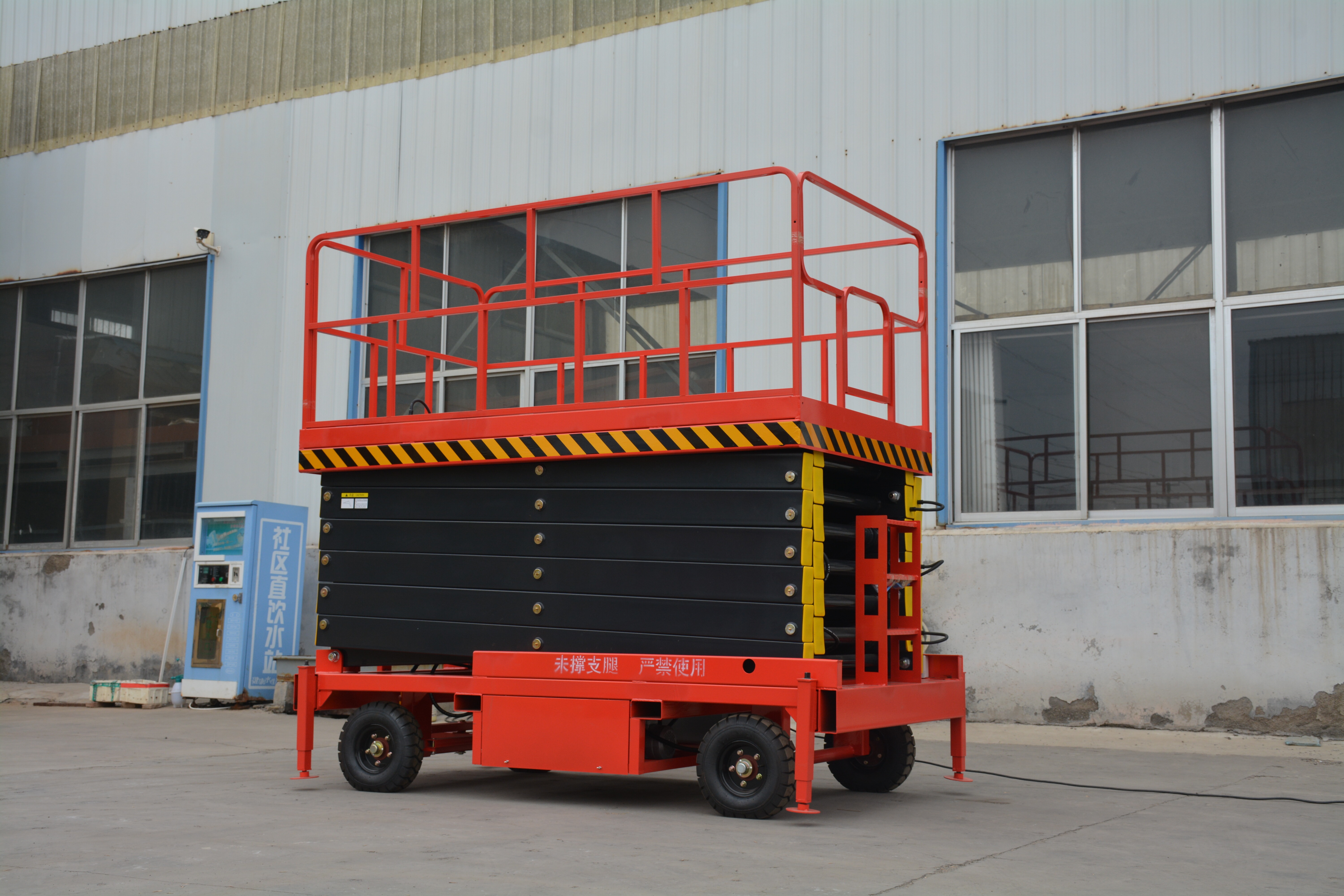 16M Work Mobile Scissor Lift , Manual QYCY0.5-14
