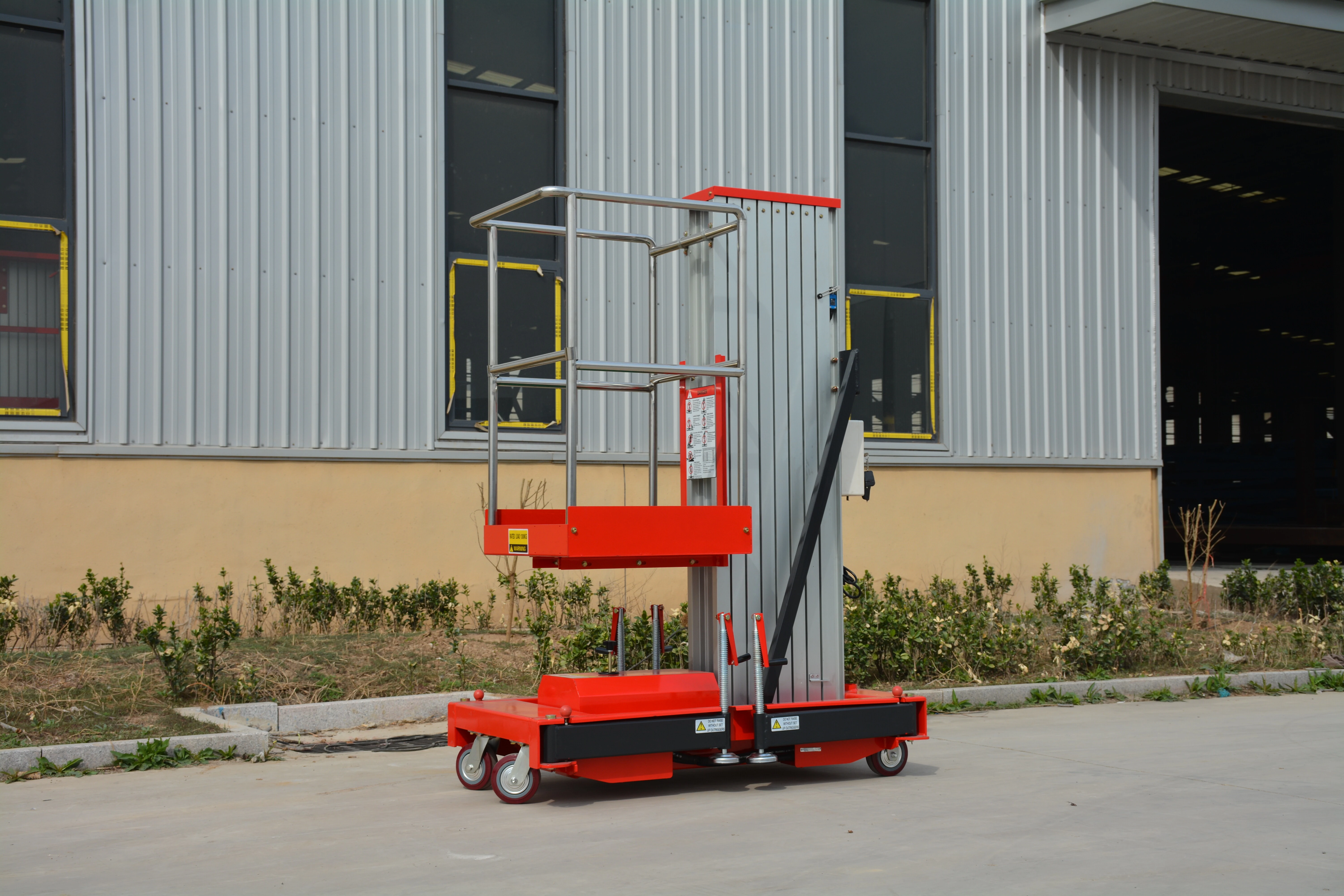 12M Work Single Mast Aluminum Alloy Lift , QYLH10-130-1