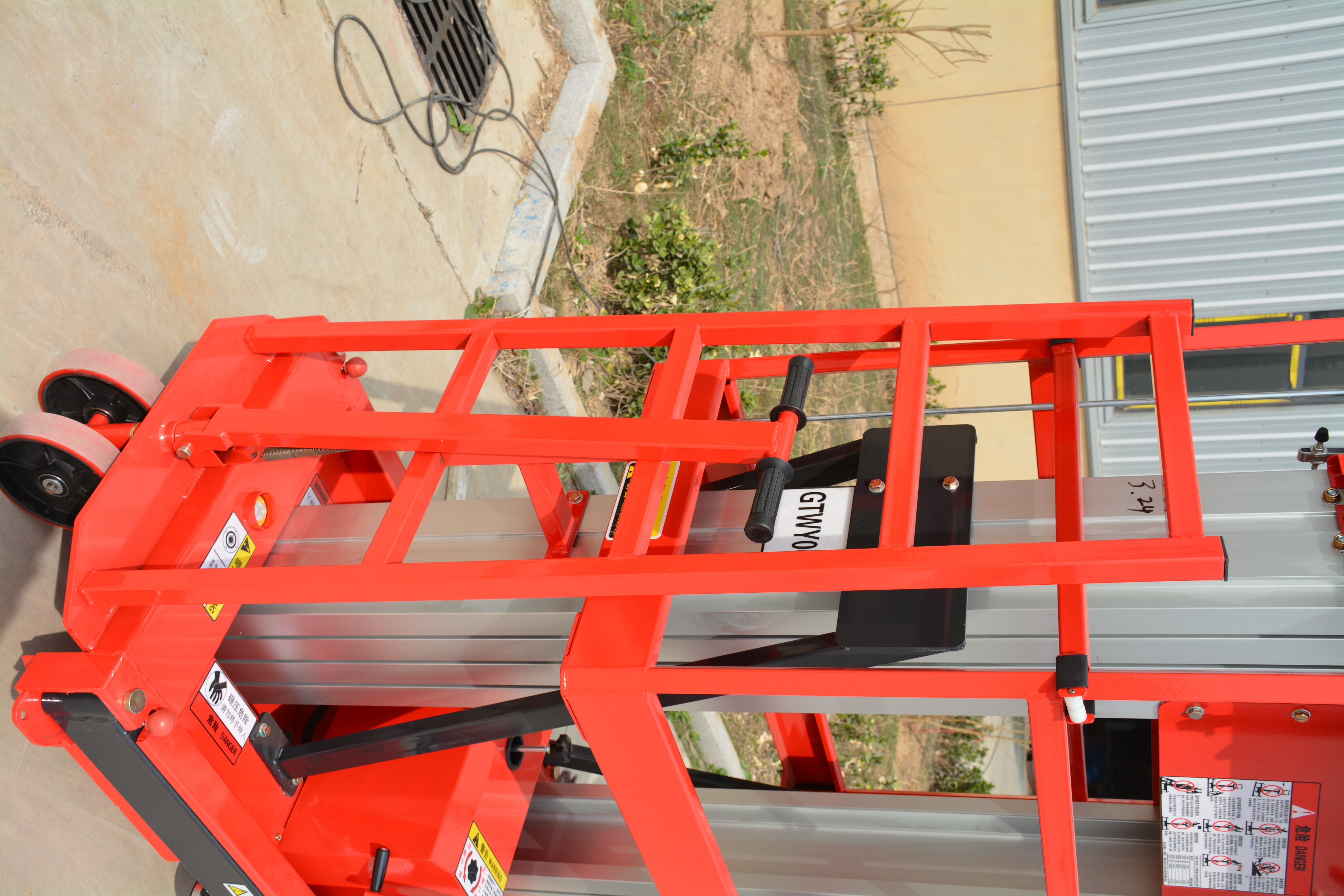 8M Work Double/Triple Mast Aluminum Alloy Lift , QYLH6-300-2