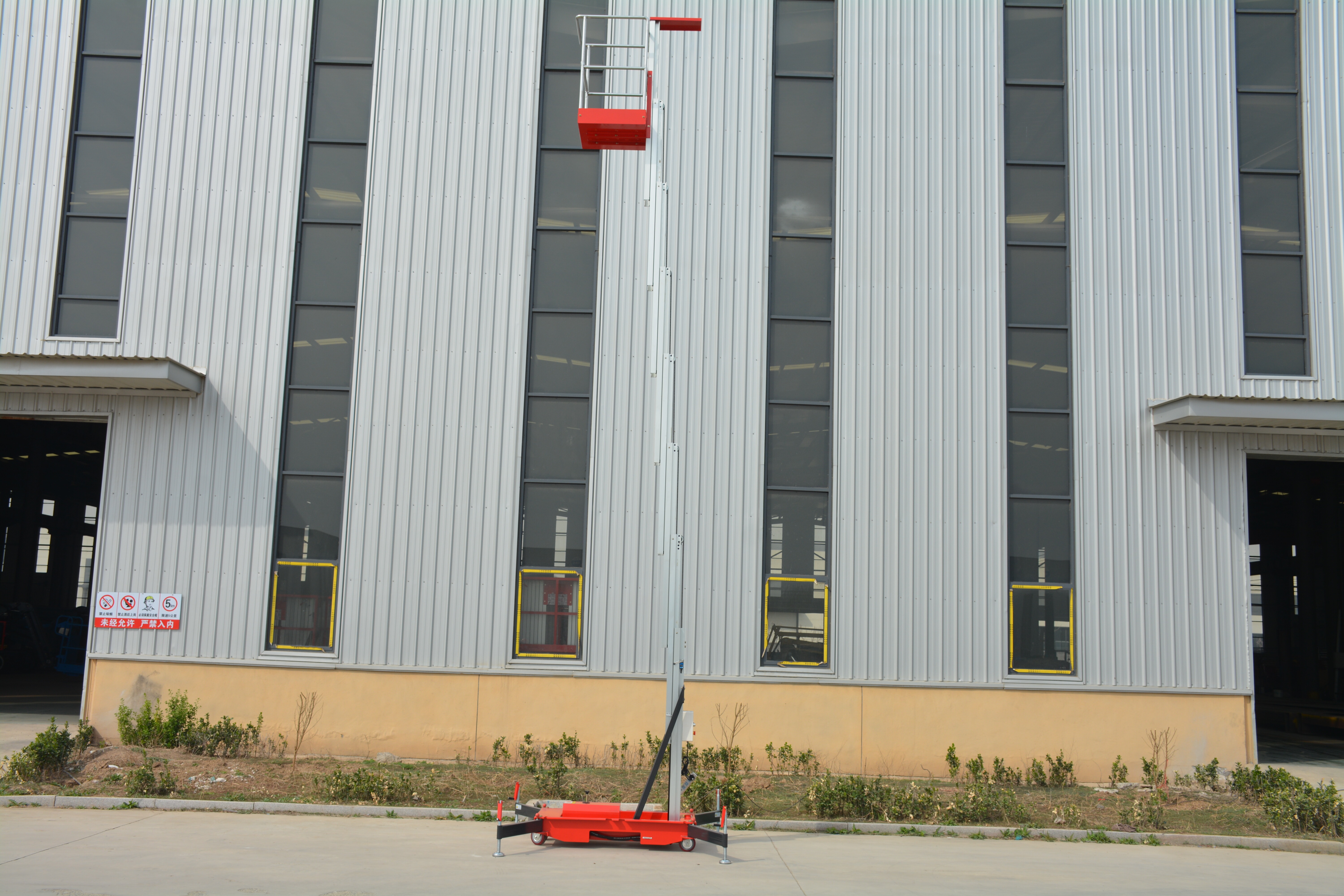 12M Work Single Mast Aluminum Alloy Lift , QYLH10-130-1