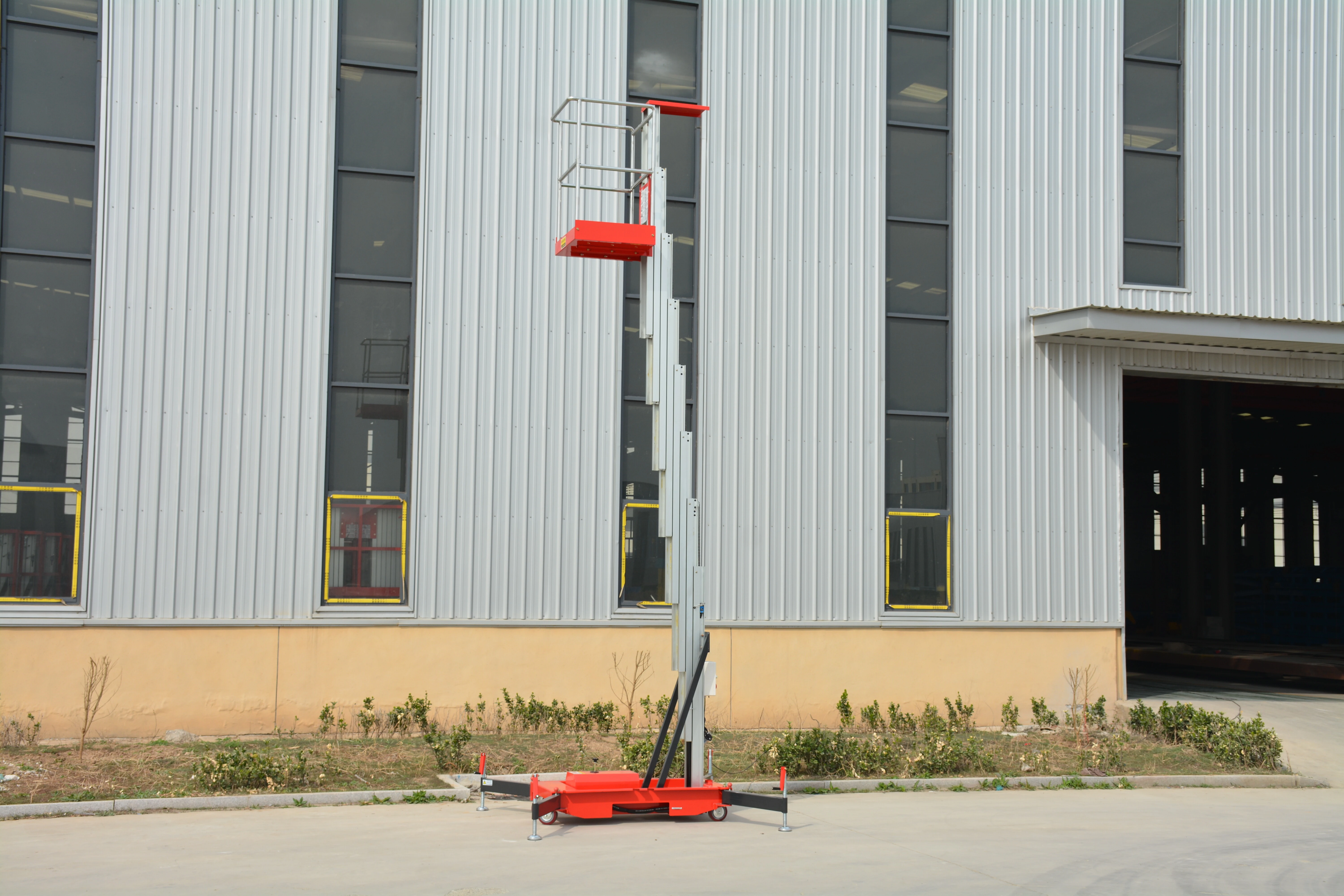 12M Work Single Mast Aluminum Alloy Lift , QYLH10-130-1