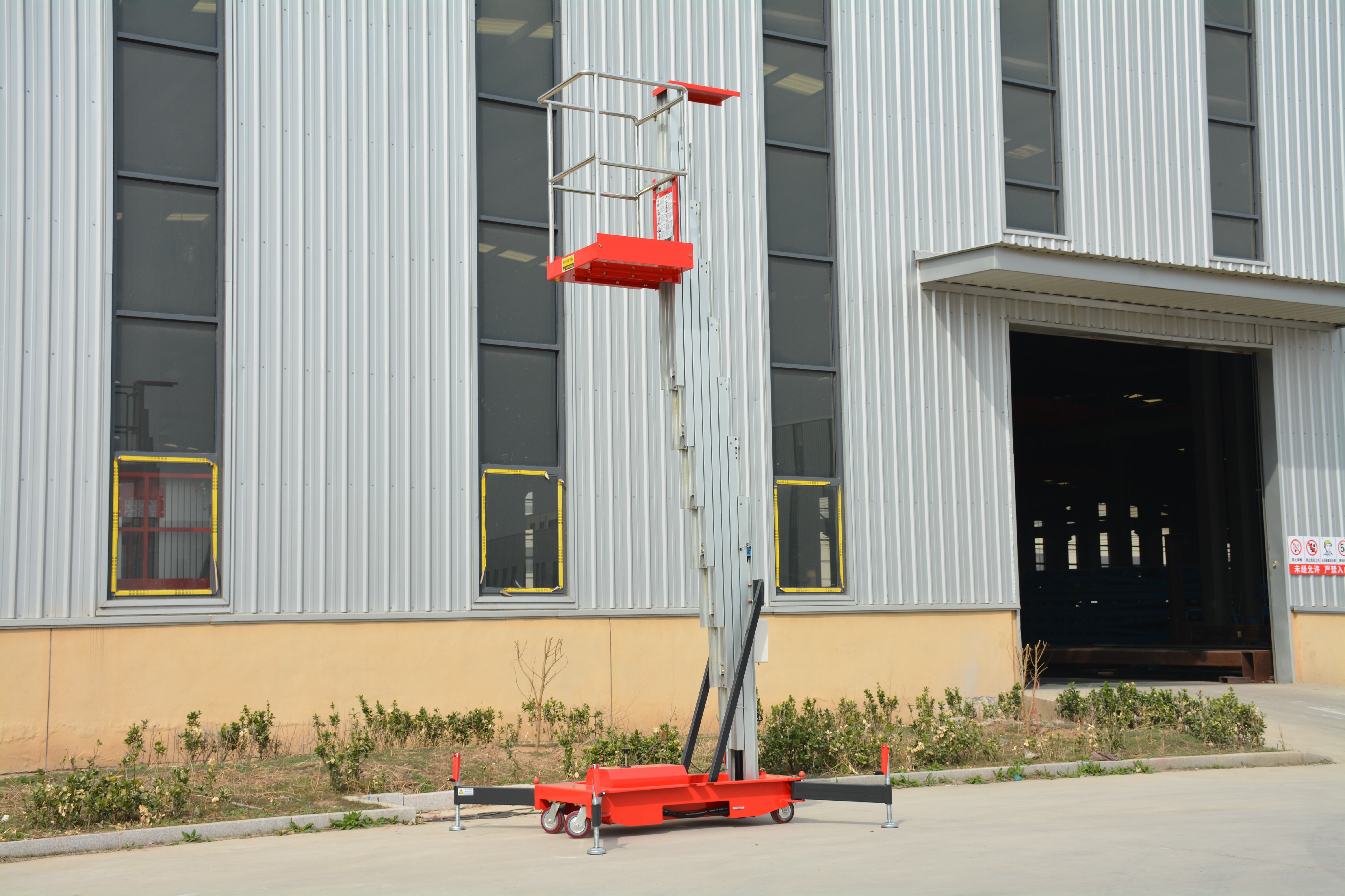 12M Work Single Mast Aluminum Alloy Lift , QYLH10-130-1
