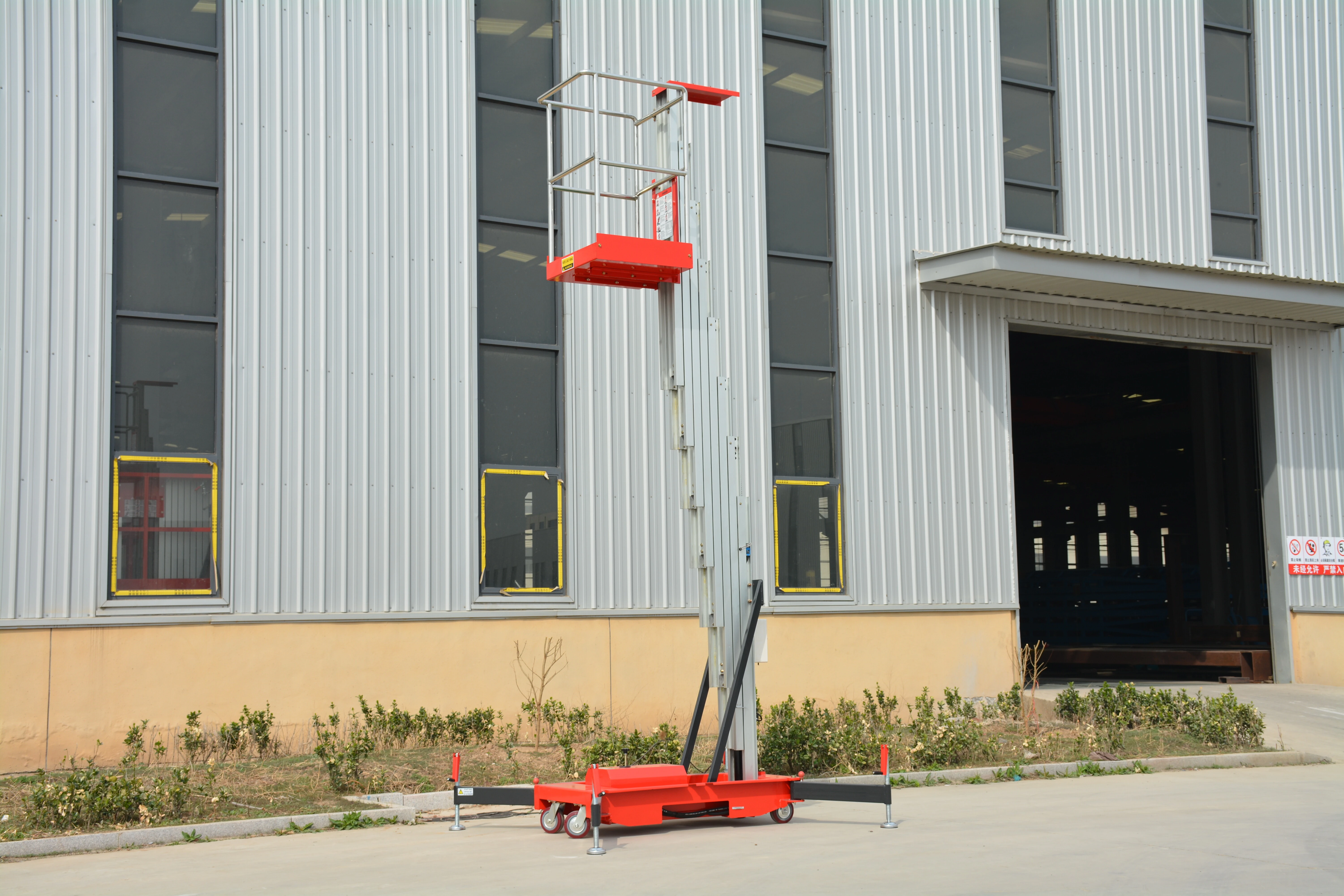 12M Work Single Mast Aluminum Alloy Lift , QYLH10-130-1