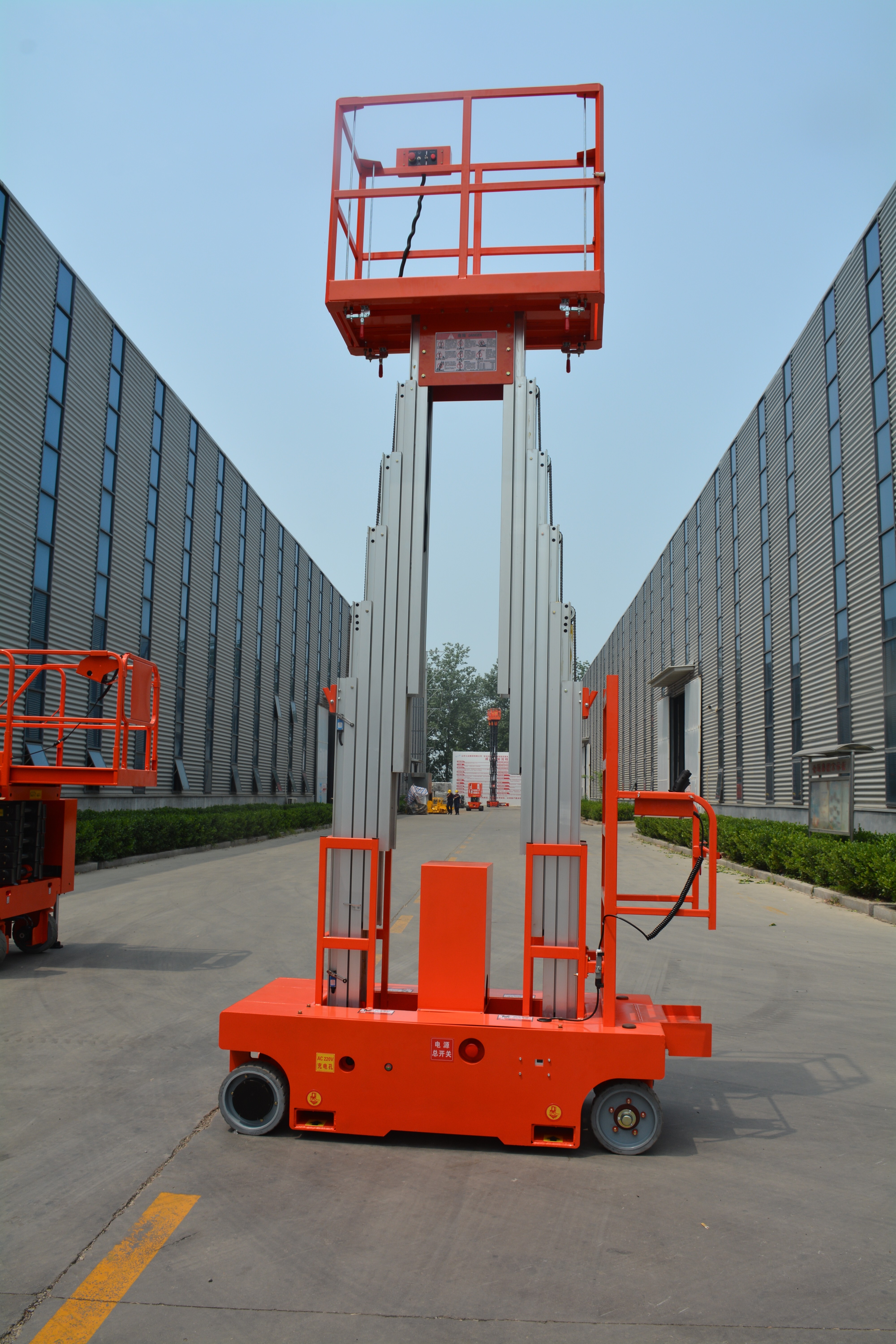 6M Work Self-Propelled Aluminum Alloy Lift , QYLH04-2