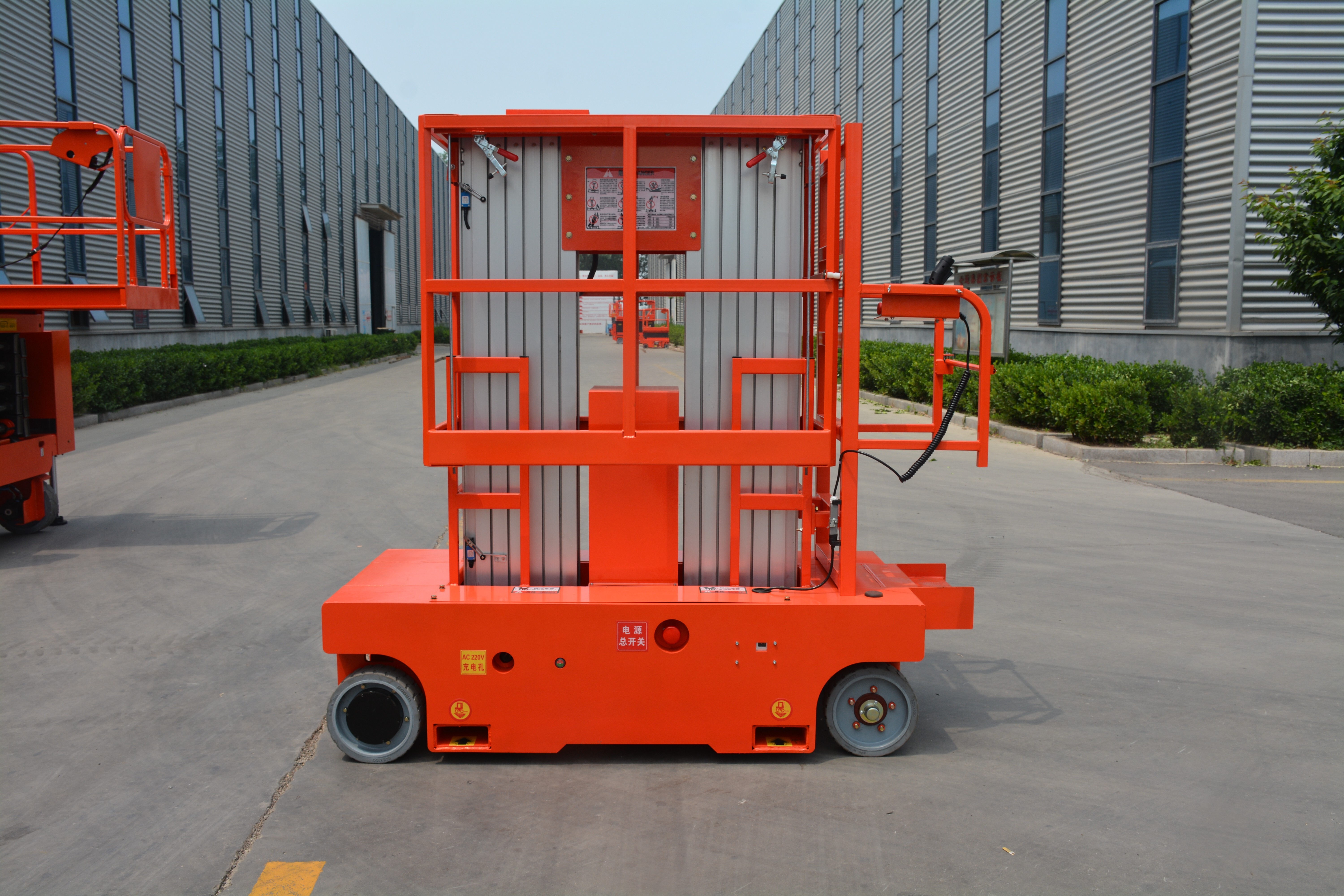6M Work Self-Propelled Aluminum Alloy Lift , QYLH04-2