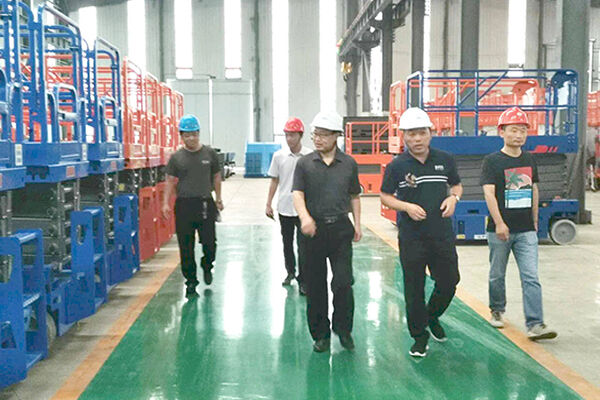 Liang Xinhua, chairman of the Jiyang District Association for Science and Technology, and his delegatio visited Shandong Qiyun Group Co.,Ltd.