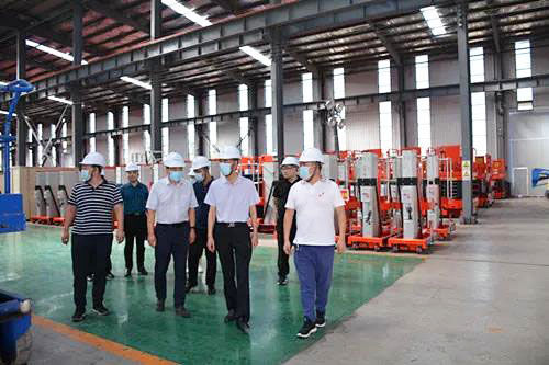 Leaders come to the factory for inspection