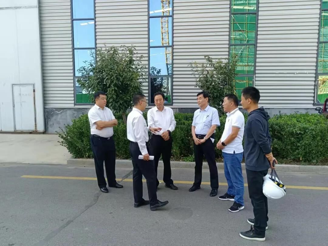 Bai Baoqiang, deputy district mayor of Jiyang District, and his entourage visited Shandong Qiyun Group Co., Ltd. to inspect and guide the work.