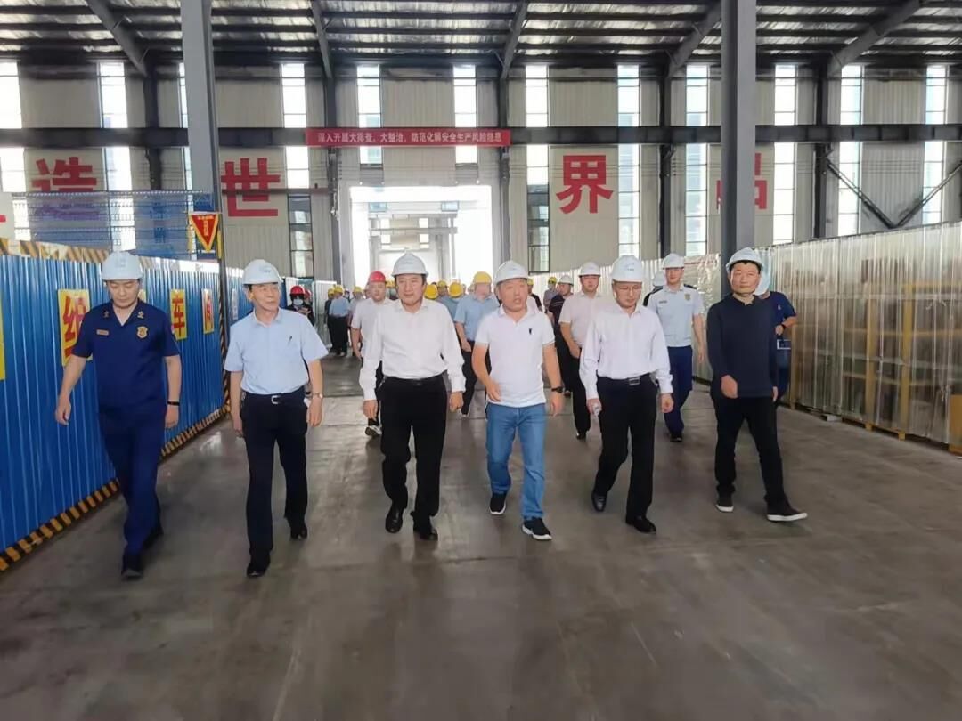 Bai Baoqiang, deputy district mayor of Jiyang District, and his entourage visited Shandong Qiyun Group Co., Ltd. to inspect and guide the work.