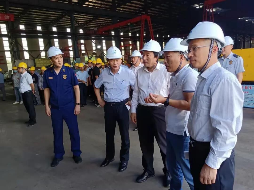 Bai Baoqiang, deputy district mayor of Jiyang District, and his entourage visited Shandong Qiyun Group Co., Ltd. to inspect and guide the work.