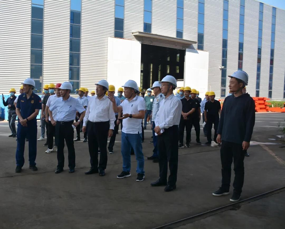 Bai Baoqiang, deputy district mayor of Jiyang District, and his entourage visited Shandong Qiyun Group Co., Ltd. to inspect and guide the work.